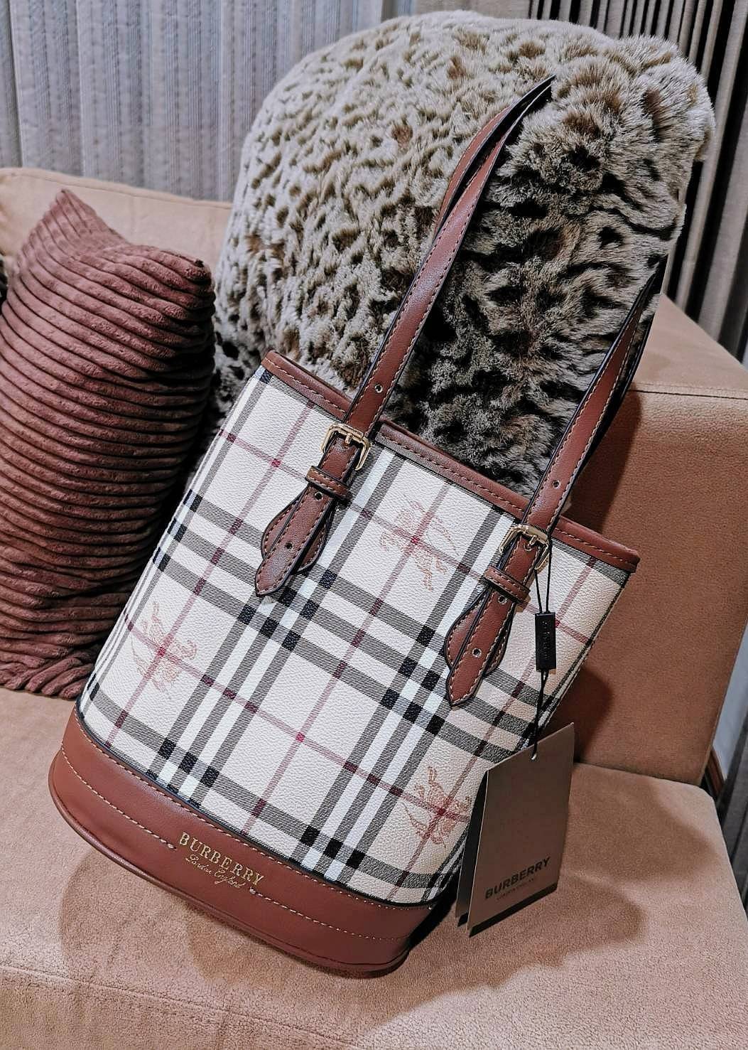 BURBERRY FRAGRANCES VINTAGE BAG กระเป๋าสะพายทรงวินเทจ
