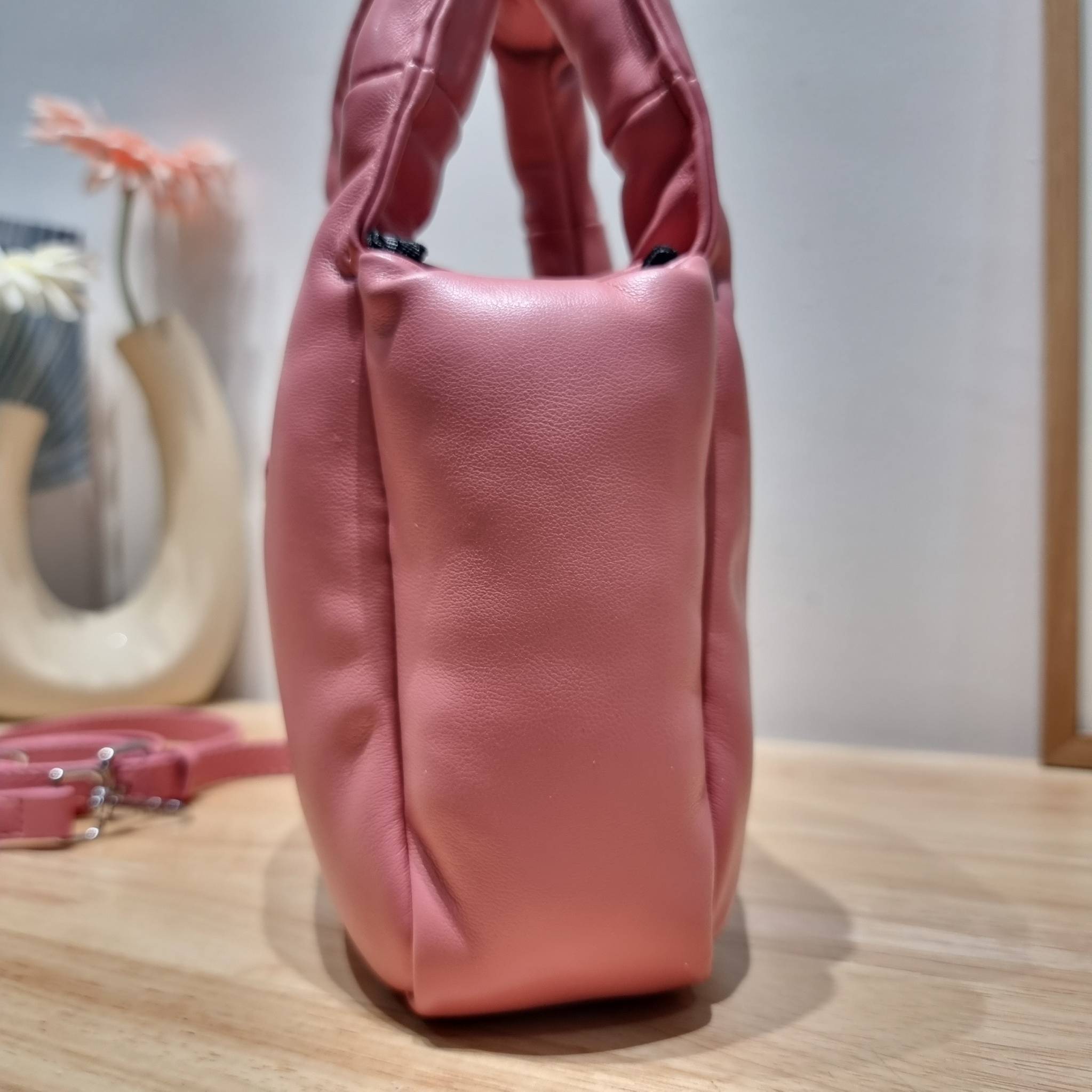 PRADA Small padded Soft nappa-leather bag พร้อมส่ง 4 สี น้องใหม่ล่าสุด กับคอลเลคชั่นที่ทำออกมาตอบโจทย์ได้ทุกไลฟ์สไตล์