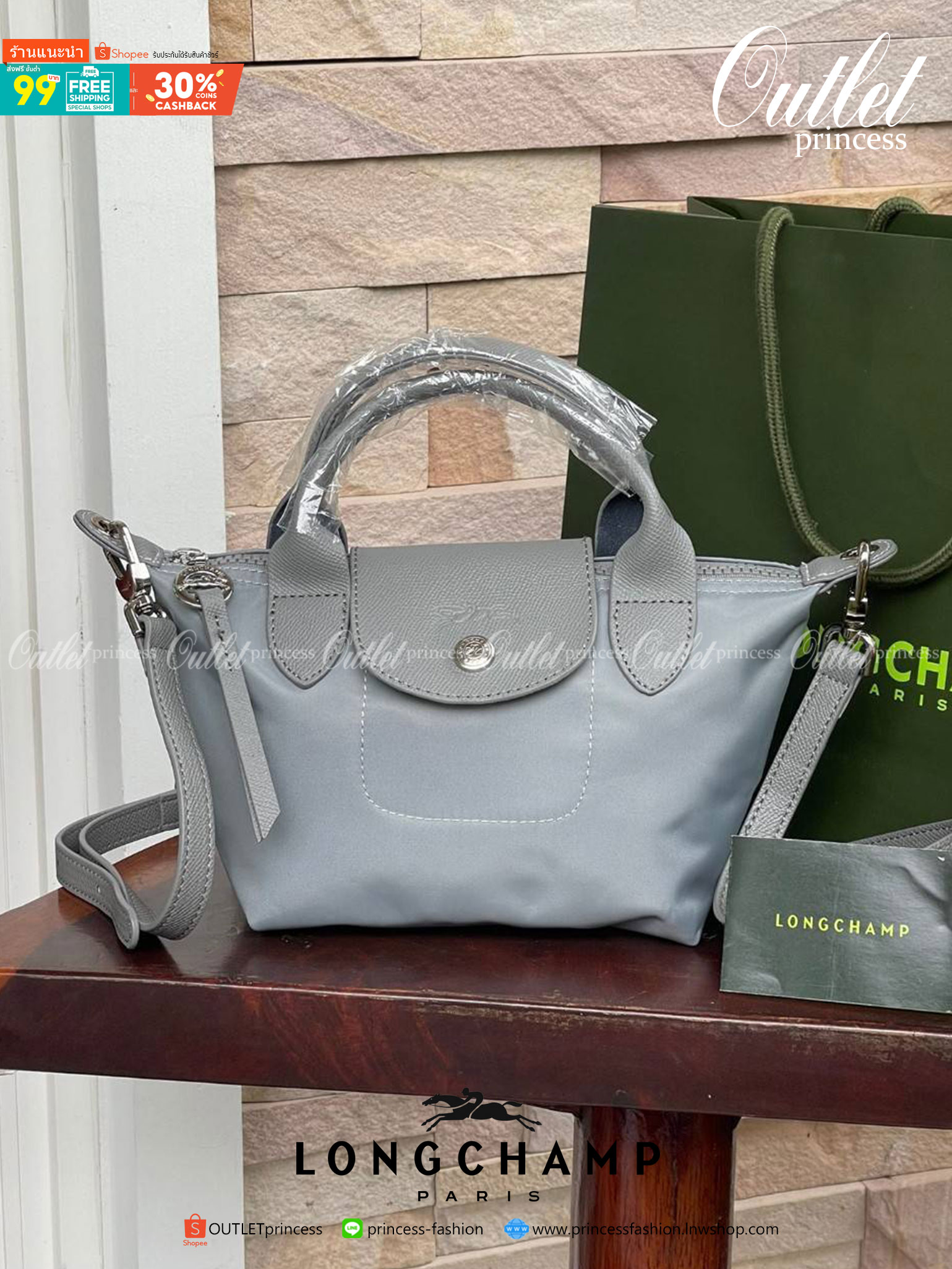 LONGCHAMP LE PLIAGE NÉO TOP HANDLE BAG XS คอลเลคชั่นสุดพิเศษจากลองฌอมป์ มีดีไซน์ที่เรียบหรูและคลาสสิก แฝงด้วยลูกเล่นแบบเฟมินีน แถมยังมีน้ำหนักเบาอย่างไม่น่าเชื่อ มาพร้อมกับหูจับกระเป๋าคู่และฝาปิดแบบกระดุม กระเป๋าถือใบนี้สามารถใช้ถือแบบทั่วไป มีสายสะพายถอด