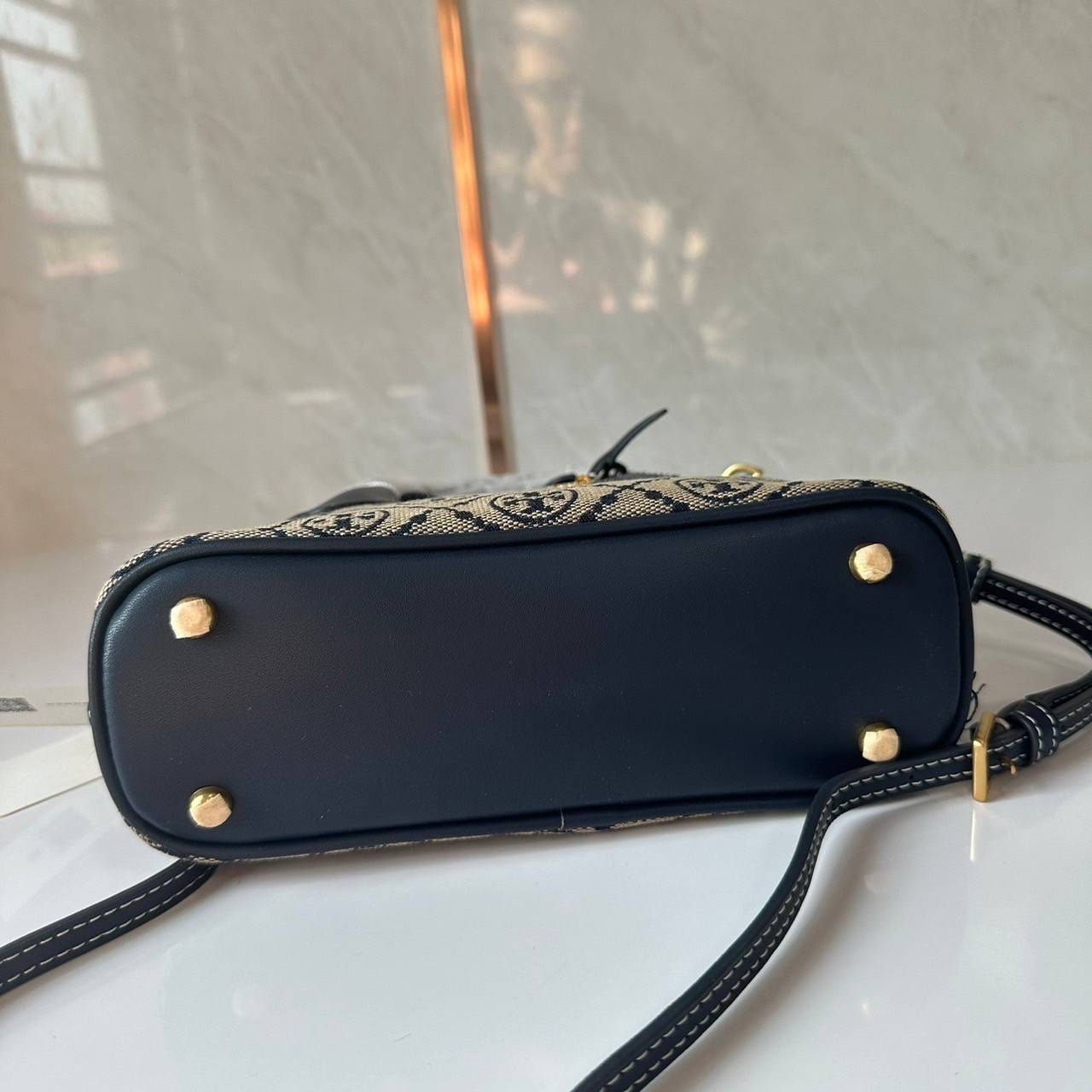 TORY BURCH MINI PEBBLED SWING BAG / Tory Mini Swing Bag in Pebbled Leather / T Monogram Jacquard Swing Bag กระเป๋าสะพาย คอลเลคชั่นใหม่ล่าสุดดีไซน์สุดคลาสสิก รูปทรงโดม