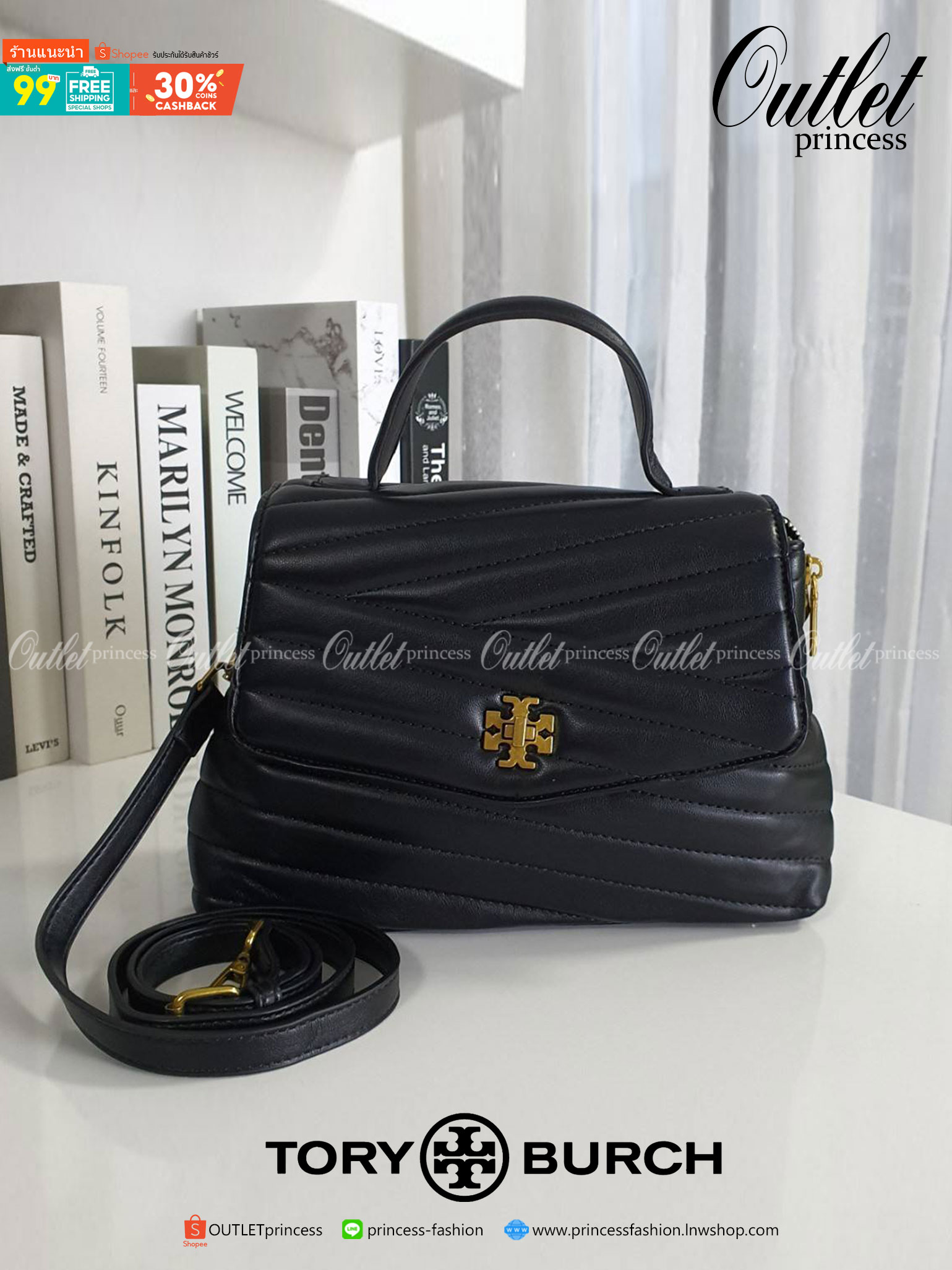 Tory Burch Kira chevron Qulited Bag กระเป๋าสะพายทรงสวย ใบขนาดเล็กกำลังดี วัสดุหนังสังเคราะห์ นิ่มมือมากกก **อะไหล่ทองวินเทจ ประดับโลโก้แบรนด์เป็นตัวล็อคด้านหน้า ด้านในบุผ้ากำมะหยี่สีแดง แบ่งช่องเป็นสักส่วน พร้อมช่องซิปกลาง สามารถใส่กระเป๋าสตางค์ใบกลาง มือ