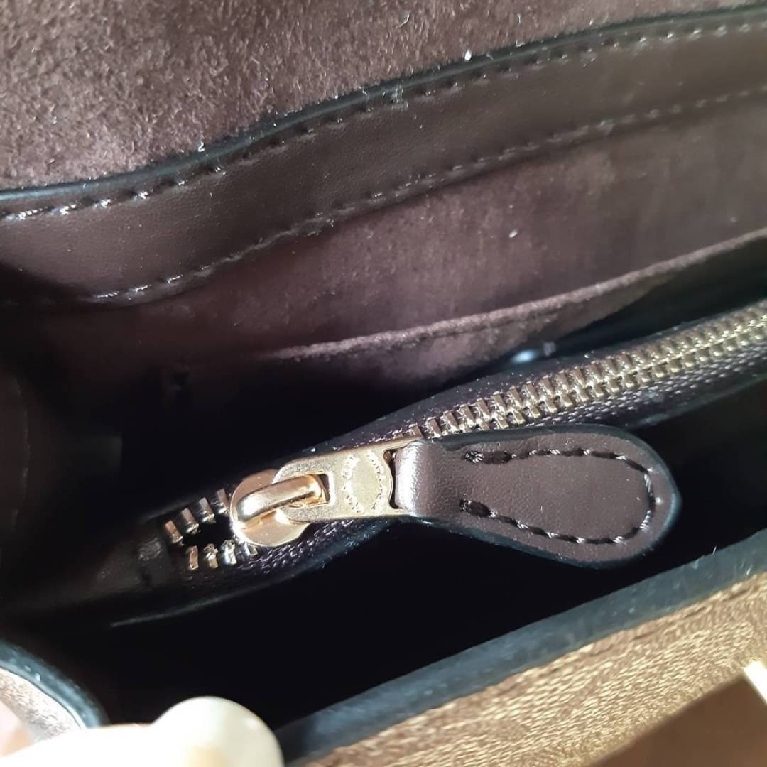 COACH TILLY SATCHEL 23 IN SIGNATURE CANVAS ((C1802//C1439/C1435)) กระเป๋า crossbody สวยหรู ขนาดใหม่ พร้อมสีมาใหม่!! ดีไซน์ย้อนยุค วัสดุหนังแคนวาสเคลือบลายสลับหนังแท้ มาพร้อมหูจับในตัว และสาย crossbody ปรับได้ตามตัว เปิด-ปิดด้วยตัวบิดล็อค ภายในโล่ง บุกำมะห