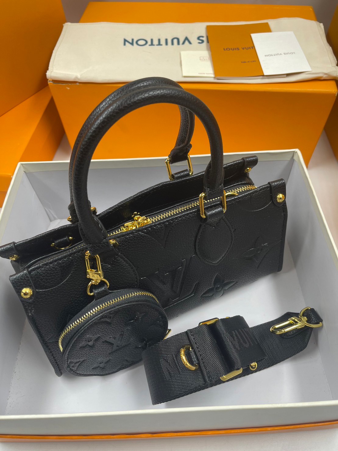 LV OnTheGo East West Monogram Bag / LV BAG พร้อมส่ง 4 สี กระเป๋าโท้ทขนาดกะทัดรัด ดีไซน์ใหม่ประจำฤดูกาล