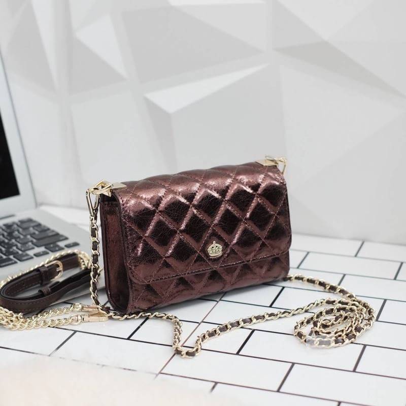 รุ่นขายดีที่สุด ** รอบใหม่ **หนังวัวแท้ สวย นิ่มมากๆค่า และ ปักลายตารางออกมาสวยมาก ** KEEP รุ่น Florence Flat bag ตัวกระเป๋าหนังแท้ นิ่ม-ตึง สุดๆ รุ่นนี้ จะมี 2 ขนาด คือ mini และ classic ไซด์