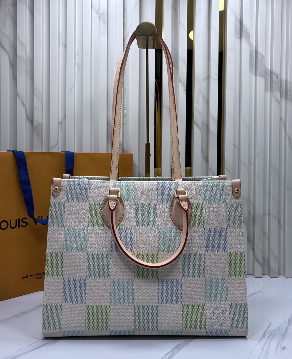 ORI หนังแท้ | LV OnTheGo MM Damier Giant Canvas Pistachio colorway กระเป๋าสะพายทรงโท้ท ดีไซน์สีพาสเทลน่าหลงไหล สวยหวานใหม่ล่าสุด