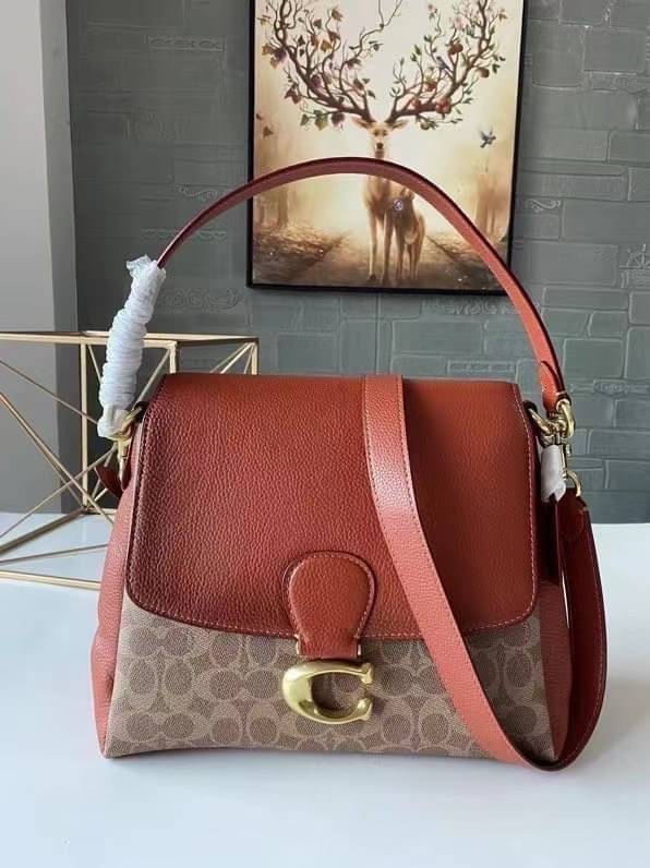 COACH Coated Canvas Signature May Shoulder Bag พร้อมส่งที่ไทย คัดงานคุณภาพ จัดเต็มมาให้ต่อนรับปีใหม่นี้ค่าา ✔️กระเป๋าหิ้ว//คล้องไหล่//สะพายข้างได้ ใบใหญ่ สุดคุ้ม! ✔️หนังแท้ชั้นดีที่สุด หนังหนานิ่ม รู้สึกได้ตอนสัมผัสค่ะ สวยมากๆ ✔️ด้านห