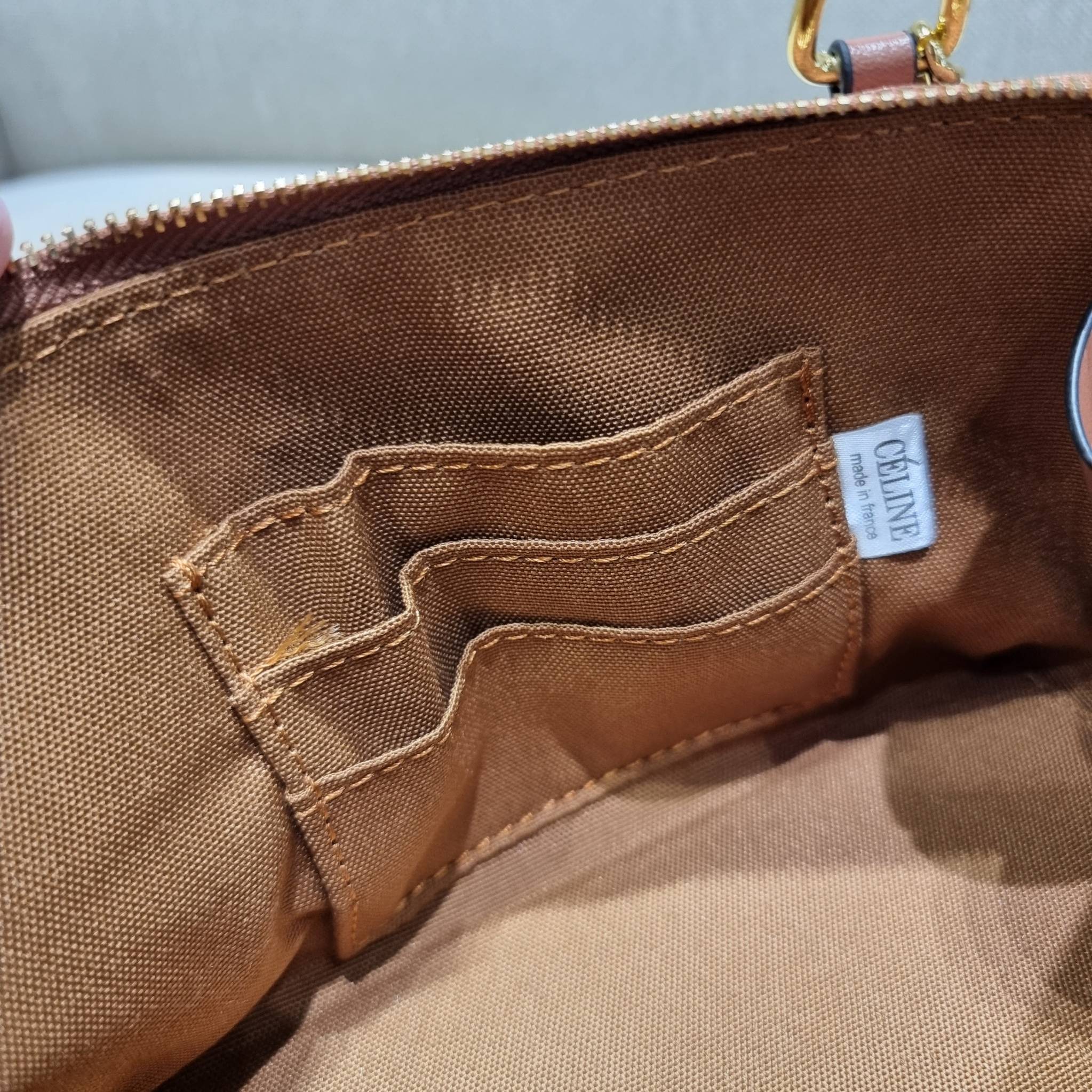 CELINE CLUTCH WITH CHAIN IN TRIOMPHE CANVAS WITH TRIOMPHE HEART EMBROIDERY กระเป๋าสะพายกึ่งคลัทช์ มินิไซส์ เอาใจสาวๆสายสะดวก!! พกพาง่าย สะพายกำลังสวย วัสดุหนังแคนวาส ดีไซน์ใหม่ โลโก้ลายปัก ดีเทลเดินด้ายรูปหัวใจ คิ้วท์ไปอี้ก!! เปิด-ปิดด้วยซิป ภายในโล่ง ใส่