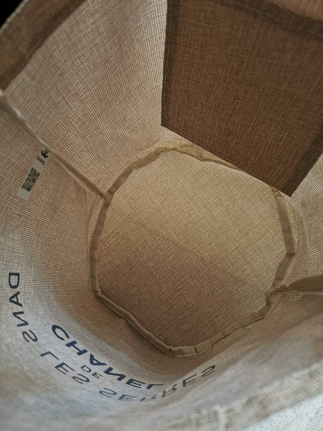 มาแล้วค่ะ! Chanel GWP New items ที่สาวๆพรีกันมาเยอะ Don't Miss! New Arrivals! Chanel DANS LES SERRES DE CHANEL Nylon Shopping Bag VIP Gift Event GWP พรีเมี่ยมกิ๊ฟรุ่นใหม่ล่าสุดคอลเลคชั่น DANS LES SERRES จาก Chanel Exhibition ใบใหญ่กำลังดีวัสดุ Nylon 