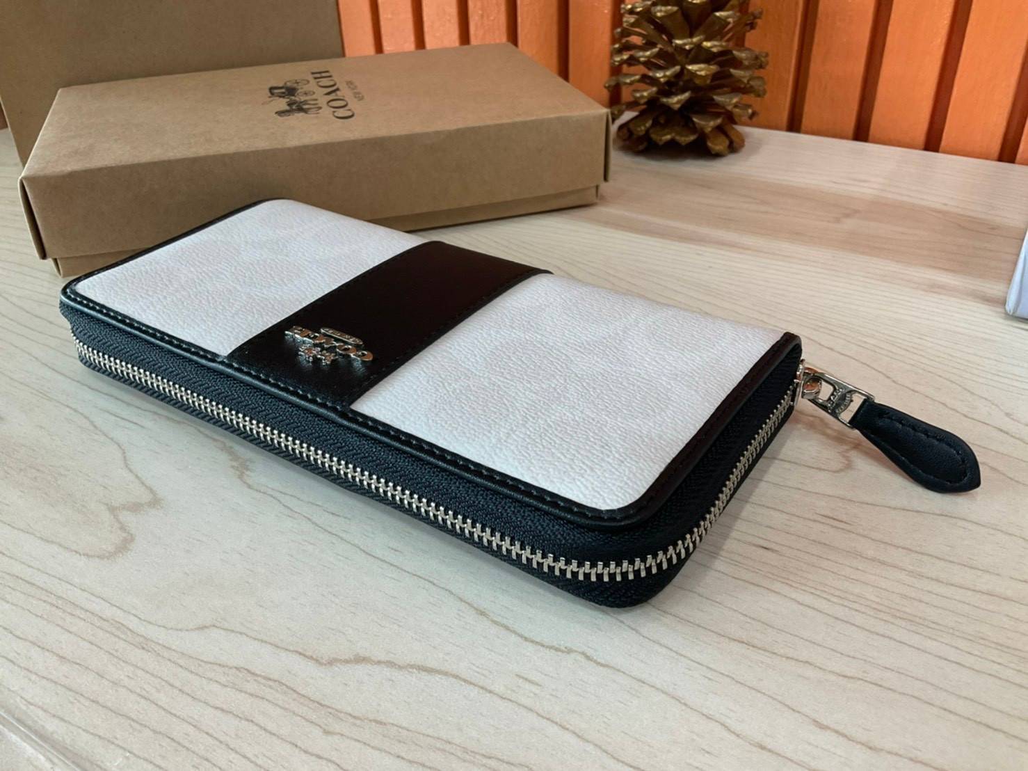 ของแท้ 💯% COACH ACCORDION ZIP WALLET IN SIGNATURE CANVAS (F54630) New Coach กระเป๋าสตางค์ใบยาว