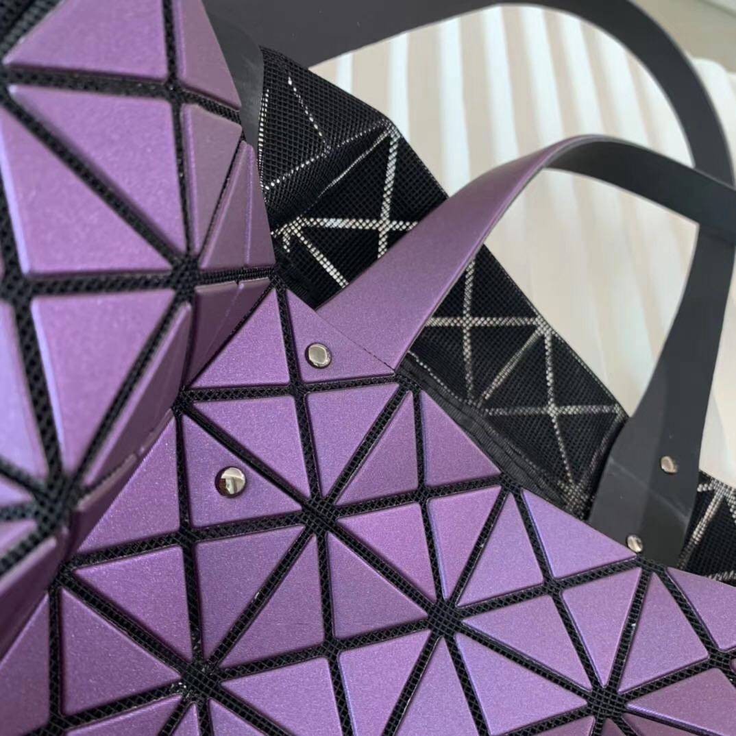 BAOBAO ISSEY MIYAKE 10x10 BLOCK TOTE BAG 39cm กระเป๋าถือทรง shopping โท้ทใบใหญ่ลายตาราง เกรดออริจินอล ภาพสินค้าถ่ายจากงานขายจริง ใช้งานต่างประเทศได้