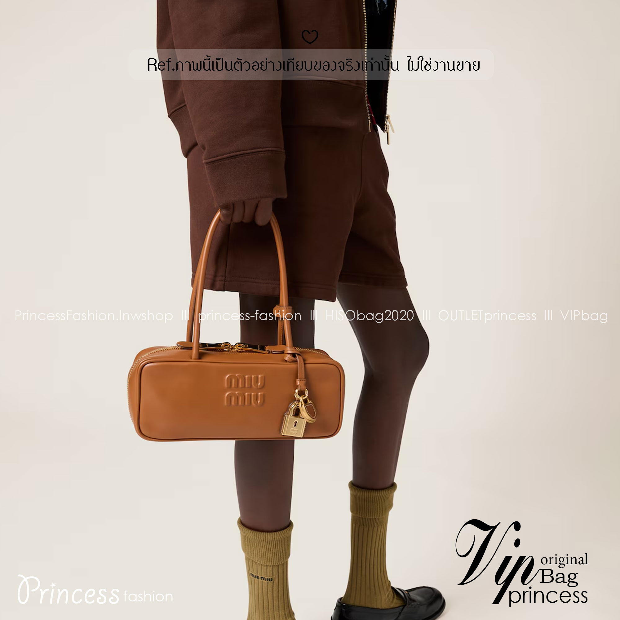 MIU MIU Beau leather bag Small Size กระเป๋าถือ/สะพายสุดชิค รุ่นใหม่หูยาว ถือก็ได้สะพายไหล่ก็เก๋ คูลสุดๆ ดีไซน์เรียบแต่มากมีอยู่จริง สวยดูแพง แมทชุดได้ง่ายสุด มินิมอลมินิใจ หูจับในตัวง่ายและสะดวกพกพา