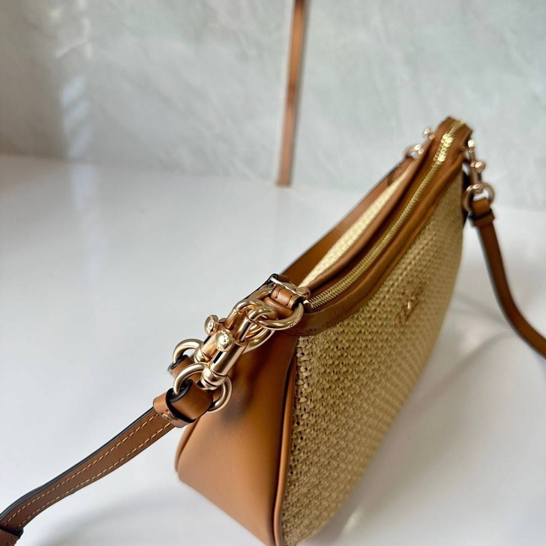 COACH TERI SHOULDER BAG (CR350) กระเป๋าทรงโฮโบ ทรงพอชดีไซน์ใหม่ เกรดท็อปออริ 1:1 สลับแท้ ใช้งานต่างประเทศได้