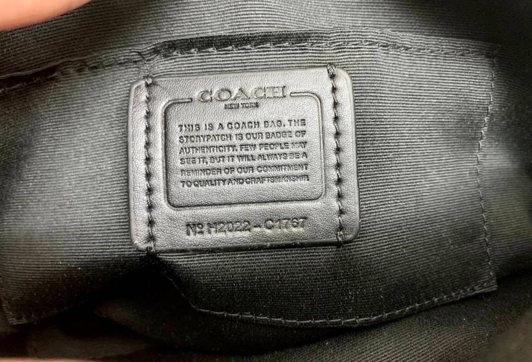 ใครที่รออยู่ห้ามพลาดเลยจร้าา! COACH JES CROSSBODY IN BLOCKED SIGNATURE CANVAS ((1767)) พร้อมส่งอีกครั้ง สินค้าขายดี กระเป๋าสะพายครอสบอดี้ร์หรือสะพายข้างได้ หนังแท้อย่างดีค่ะ 🔺สีหนังของรุ่นนี้ผสมกันได้ลงตัวดูดีมากๆทีเดียวค่ะ กระเป๋าแบบ2ช่องซิป ภายใ