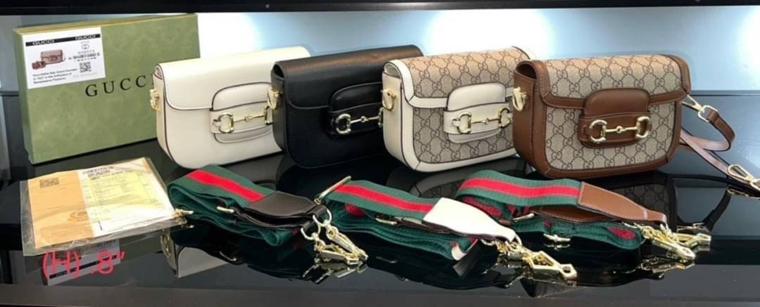 GUCCI HORSEBIT 1955 MINI BAG กระเป๋าสะพาย crossbody รุ่นฮิต สุดหรูหรา คลาสสิค จุของสำคัญได้เยอะ มาพร้อมสายสะพายยาว 2 เส้น สามารถ ปรับระดับได้ ถอดออกได้ รุ่นนี้ใช้งานดีมาก บอกต่อกันถึงที่สุด ใช้ได้ทุกโอกาส เป็นอีกรุ่นที่โดดเด่นมากๆ