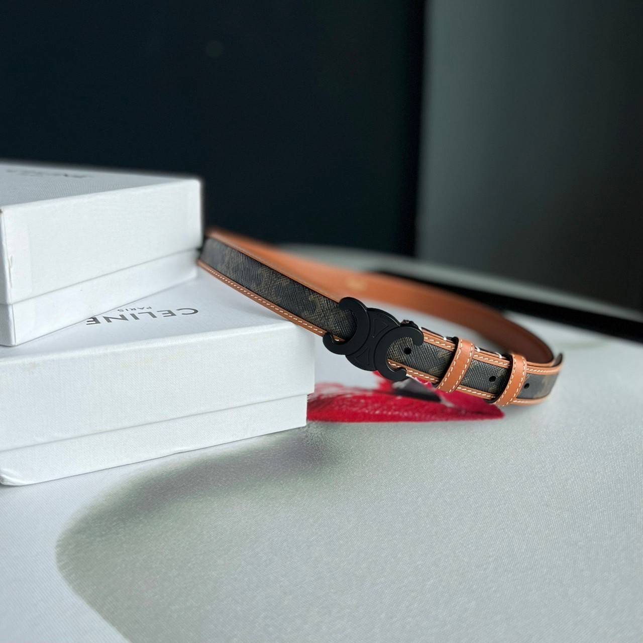 หนังแท้ CELINE BELT LOGO 18MM / Celine Triomphe Belt in Natural Calfskin เกรดใช้งานสลับของจริง ออริจินอลหนังแท้ หัวเข็มขัดโลโก้แบรนด์แบบ 3D Vintage สีทอง/สีดำ ปั้มโลโก้คมชัดคล้ายของจริง สายปรับระดับได้ในดีไซน์เรียบหรูเข้ากับทุกลุ๊คใช้ได้ทั้งชายหญิง