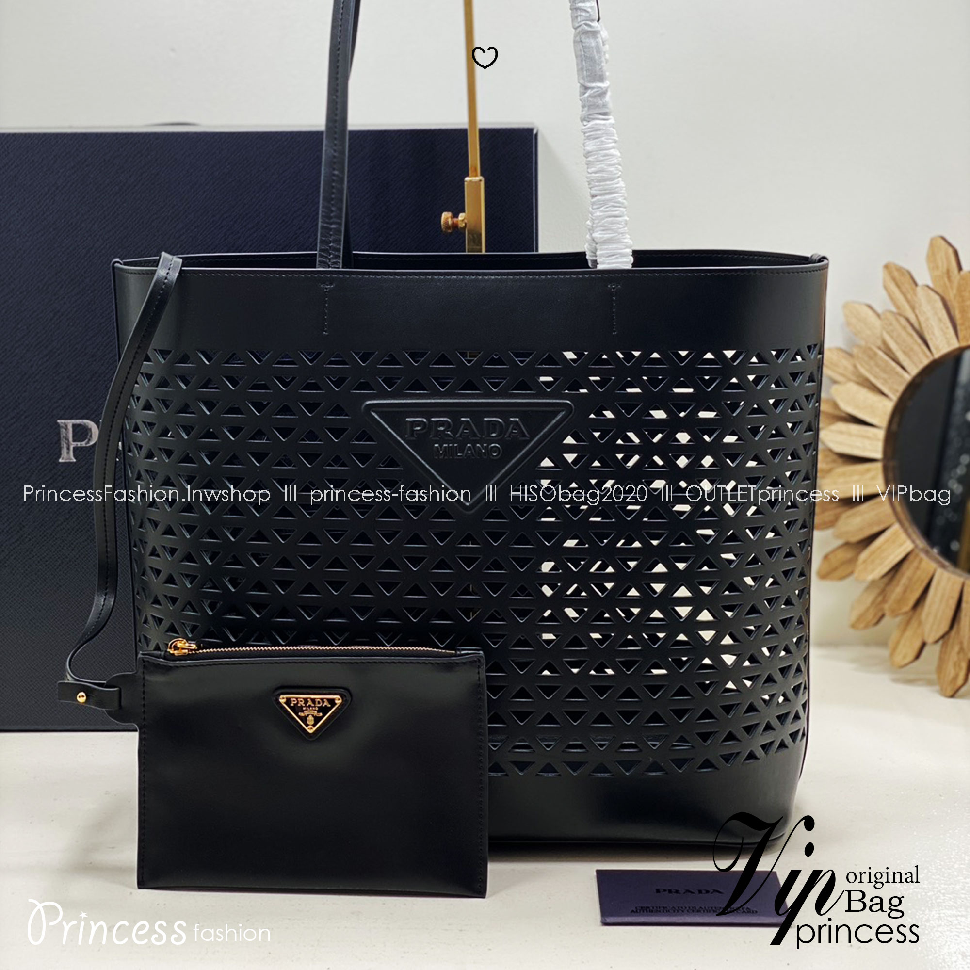 TOP ORI หนังแท้ | Prada Large perforated leather tote bag กระเป๋าทรงโท้ทใบใหญ่ ใจบางที่สุดกับคอลเลคชั่นนี้ ที่เพิ่มดีเทลความแพงด้วยการฉลุลวดลายรอบใบ ถักทอเป็นเส้นลายสานที่สวยงามมาก งานฝีมือจริงๆ