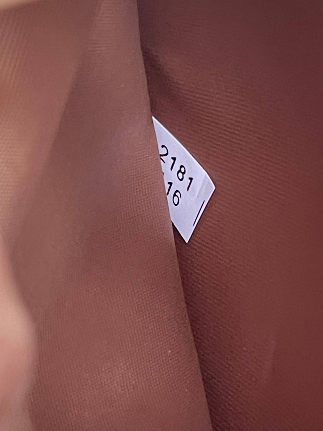 COACH C4117 MEDIUM CORNER ZIP WALLET IN SIGNATURE CANVAS WITH APPLE PRINT ดีไซน์ใหม่ล่าสุด!! คอลเลคชั่นลายพริ้นท์แอปเปิ้ลแดงโดดเด่นบนพื้นลายซิกเนเจอร์ เพิ่มลูกเล่นให้กระเป๋าสตางค์ของคุณ กระเป๋าสตางค์ใบกลาง ขนาดกำลังเหมาะมือ วัสดุหนังแคนวาส ดูแลรักษาง่าย ม