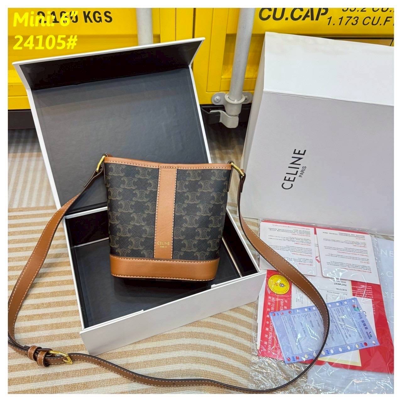 Celine bucket bag in Triomphe canvas and leather / Celine Tote Bag 6" 8" 9.5" กระเป๋าสะพายทรงบัคเก็ต โท้ทรุ่นแรกของแบรนด์ที่ได้รับความนิยมมากที่สุด ควรมีติดตู้ไว้เลย ดีไซน์สวยคลาสสิคไม่มีเอาท์
