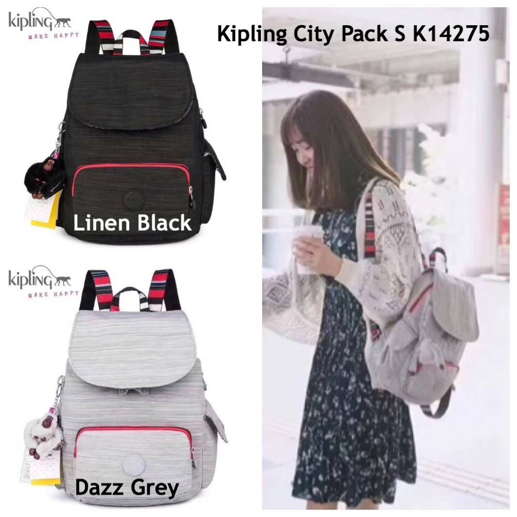 Kipling City Pack S K14275มาพร้อมดีไซน์ทันสมัย ใช้งานได้อย่างคล่องตัว ด้วยสีและลายสุดคลาสสิก โดดเด่นด้วยพื้นที่ภายในและช่องต่างๆ ที่ให้คุณจัดเก็บของสำคัญได้อย่างครบถ้วน มีช่องเก็บของสัมภาระหลายขนาดสะดวกใช้งานเลยคร้า!!