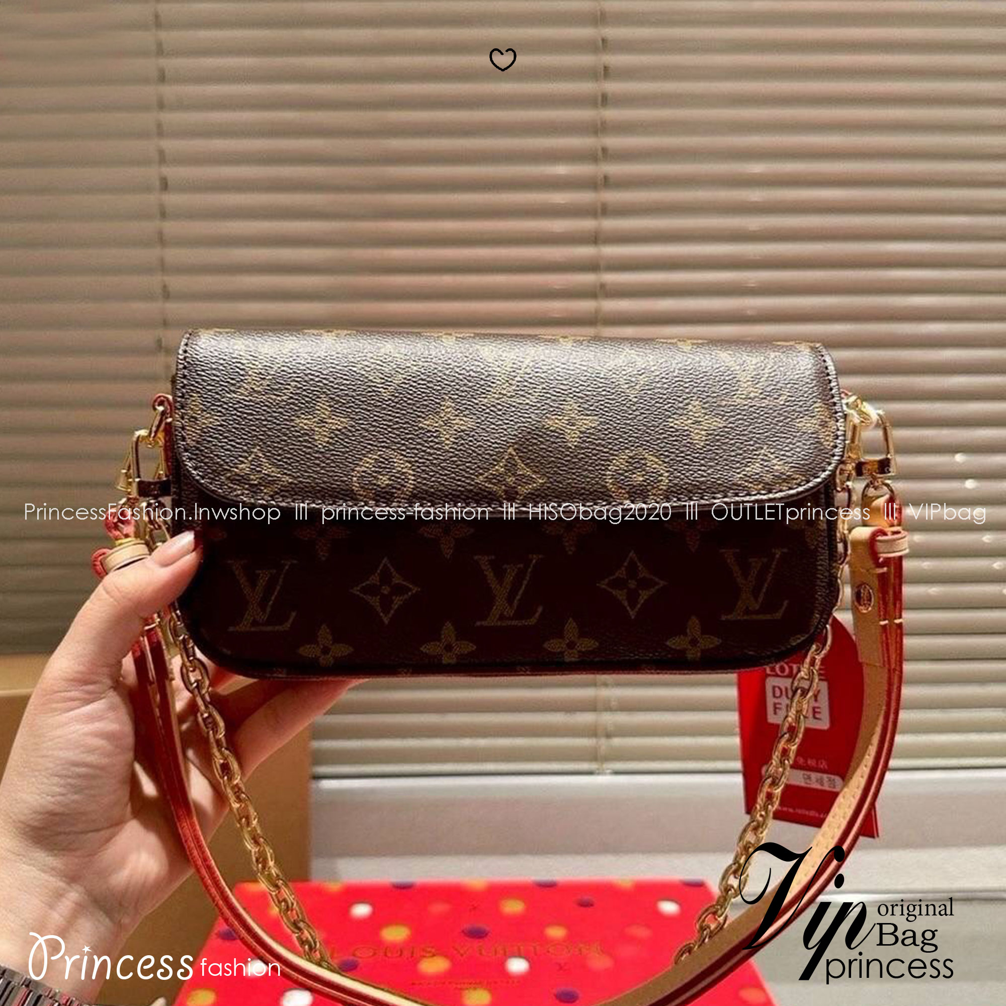 LV Ivy chain wallet กระเป๋าสะพายดีไซน์กึ่งกระเป๋าสตางค์ รุ่นยอดนิยม แต่งสายโซ่สีทองสวยหรู สุดคุ้มด้วยลูกเล่นที่หลากหลาย คล้องไหล่ สะพายข้าง คล้องแขน ได้หมด หรือจะใส่ไว้ทั้งสองเส้นก็เก๋มากค่ะ