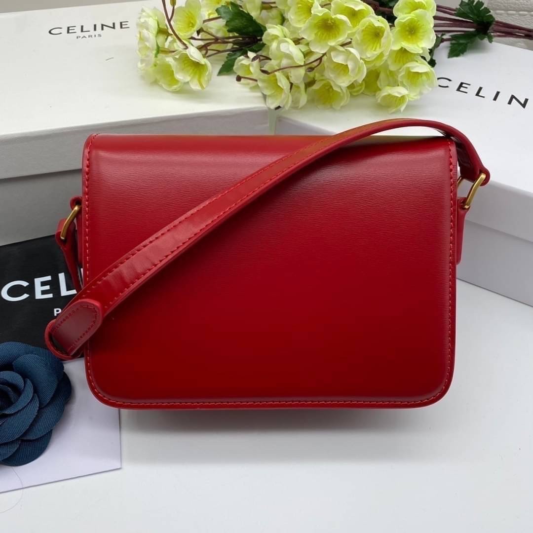 TEEN 18cm : CELINE TEEN TRIOMPHE BAG IN SHINY CALFSKIN / Celine Triomphe Bag / Celine Bag พร้อมส่ง 7 สี เกรดออริ 1:1 กระเป๋าแบรนด์หรูที่ควรมีแห่งปี รูปทรงสี่เหลี่ยมรุ่นฮอตฮิตของเหล่าดาราและเซเลบทั้งหลาย ดีไซต์เรียบหรู