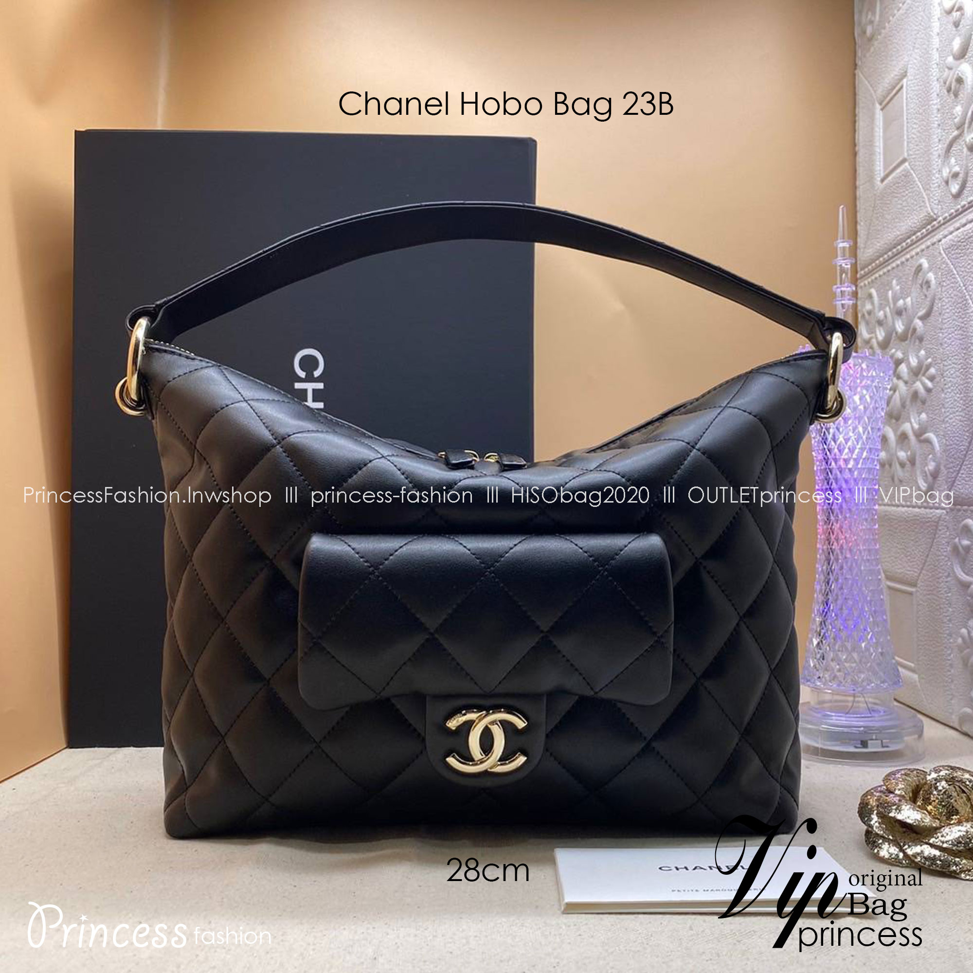 Chanel Maxi Hobo Bag 23B 36cm ออริสลับแท้ ใช้งานต่างประเทศได้ งานเกรดหนังสวย อะไหล่ทองสวยหรู กระเป๋าสะพายทรงโฮโบใบใหญ่ จุของได้เยอะ มี 2 ขนาดกำลังสวย ดีไซน์ใหม่ 2023 ตัวแม่ตัวมัม ห้ามพลาดเลยค่า