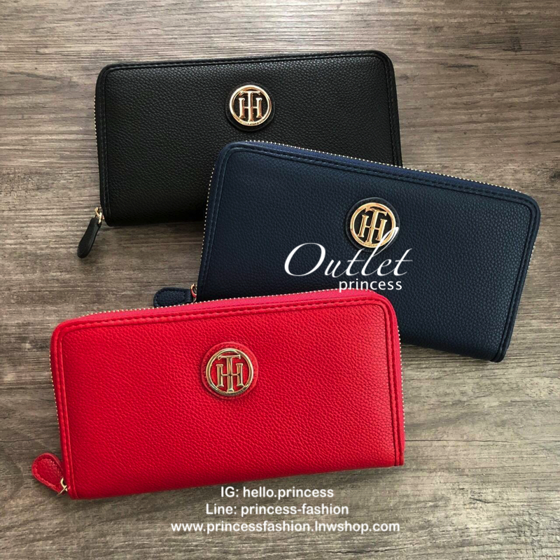 TOMMY HILFIGER Zipper Wallet & Valet เปิด - ปิดกระเป๋าด้วยซิปรอบ ด้านในมีช่องใส่บัตร ช่องใส่ธนบัตรและช่องซิปใส่เหรียญ จะมอบเป็นของขวัญหรือใช้เองก็แนะนำเลยค่ะ