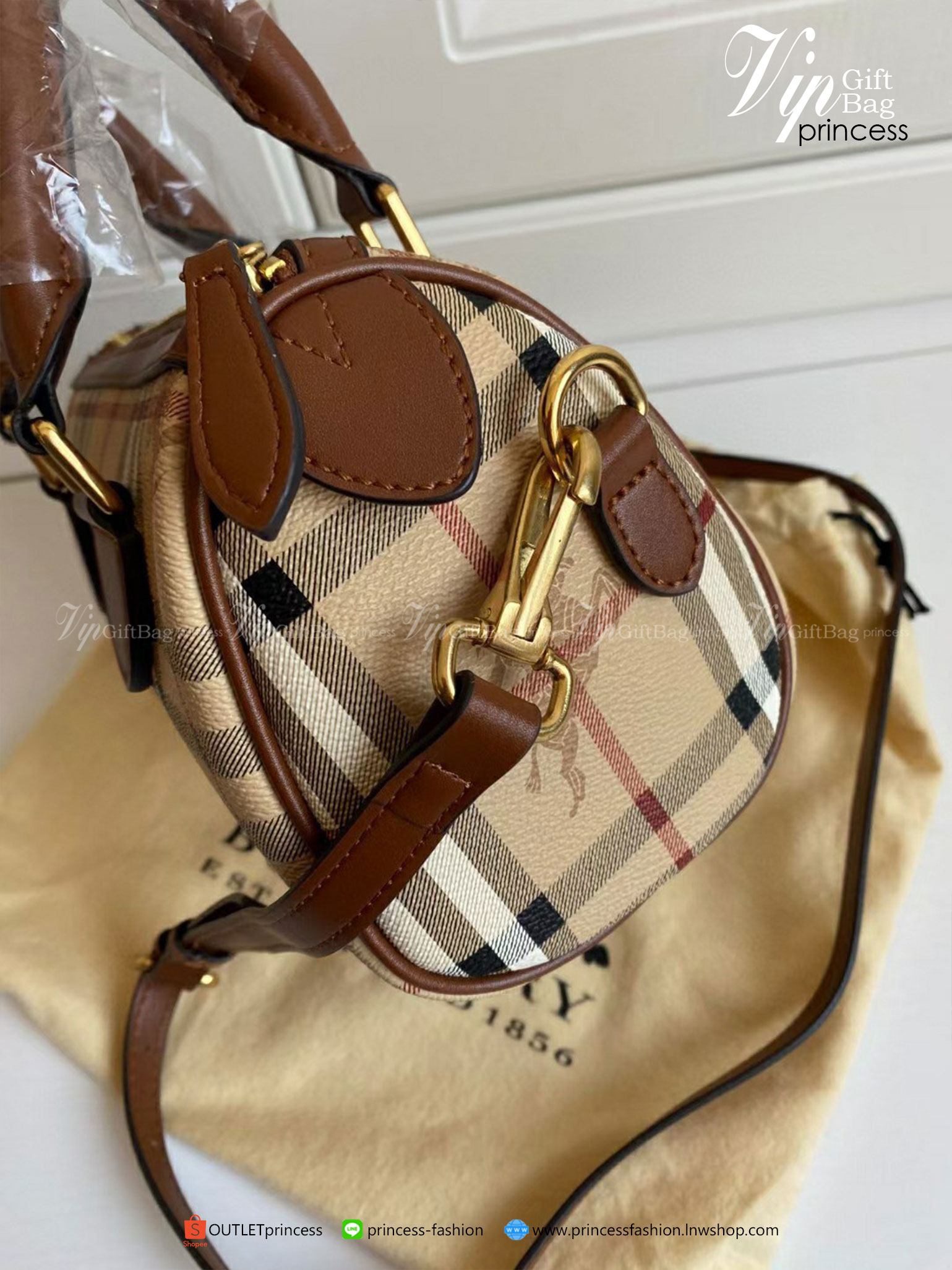 พรีเมี่ยมกิ๊ฟแท้ 100% BURBERRY MINI PILLOW VINTAGE BAG VIP GIFT WITH PURCHASE (GWP) สีดำ