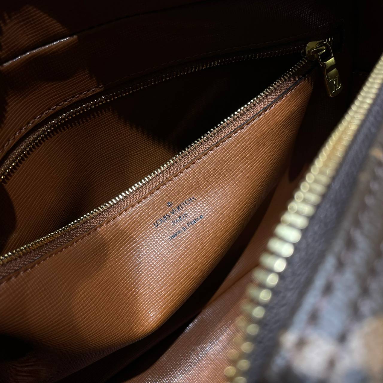 LV Trocadero 27 Monogram Vintage Crossbody Bag / LV Messenger Bag กระเป๋าสะพายทรงแมสเซ็นเจอร์วินเทจ เกรดออริ ท็อป สลับแท้ 1:1 เกรดดีสุด หนังแท้ ผ่านทุก ตม.