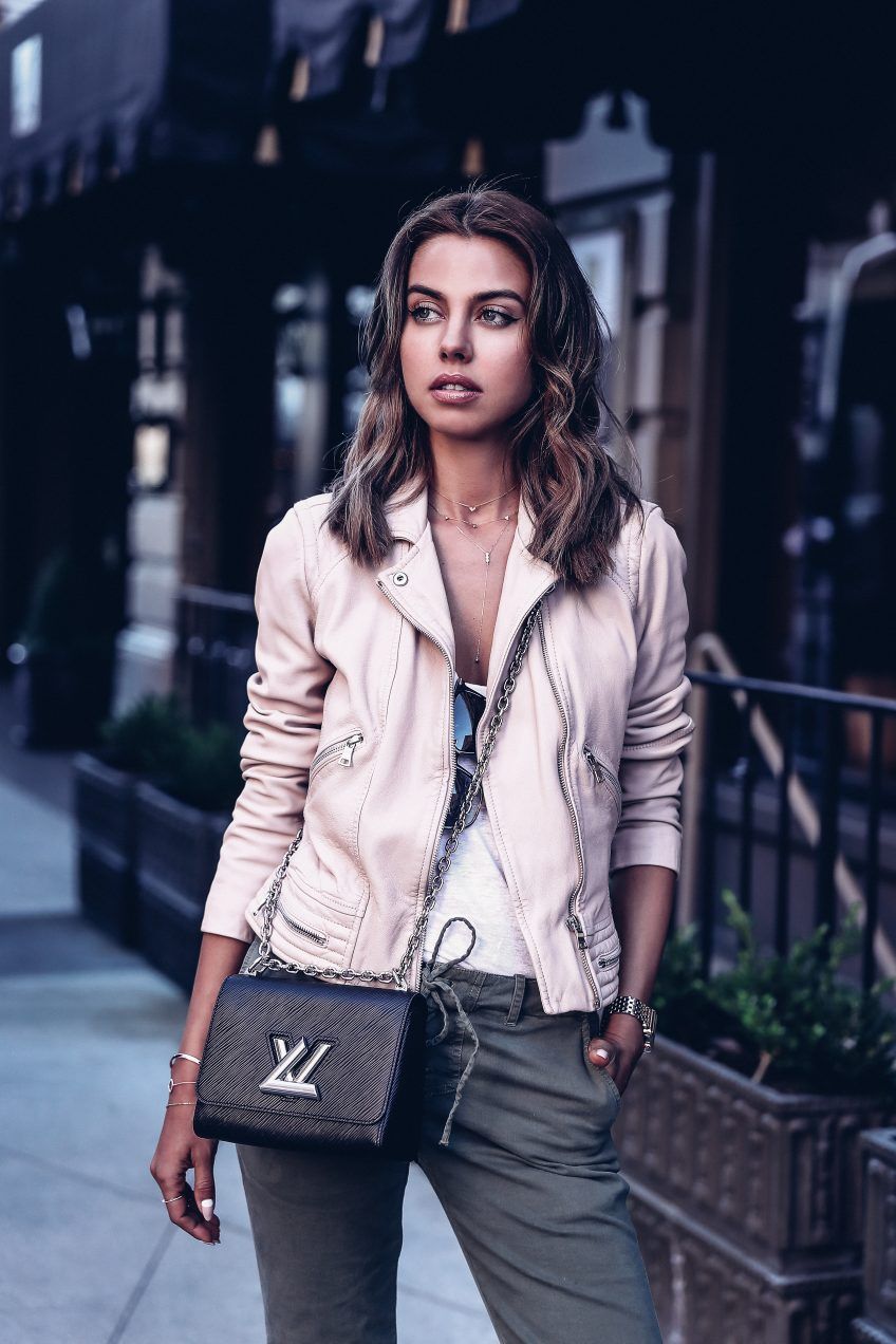 VIP 】หนังแท้ LOUIS VUITTON Epi Twist Shoulder Bag MM 4 สี พร้อมส่งที่ไทย