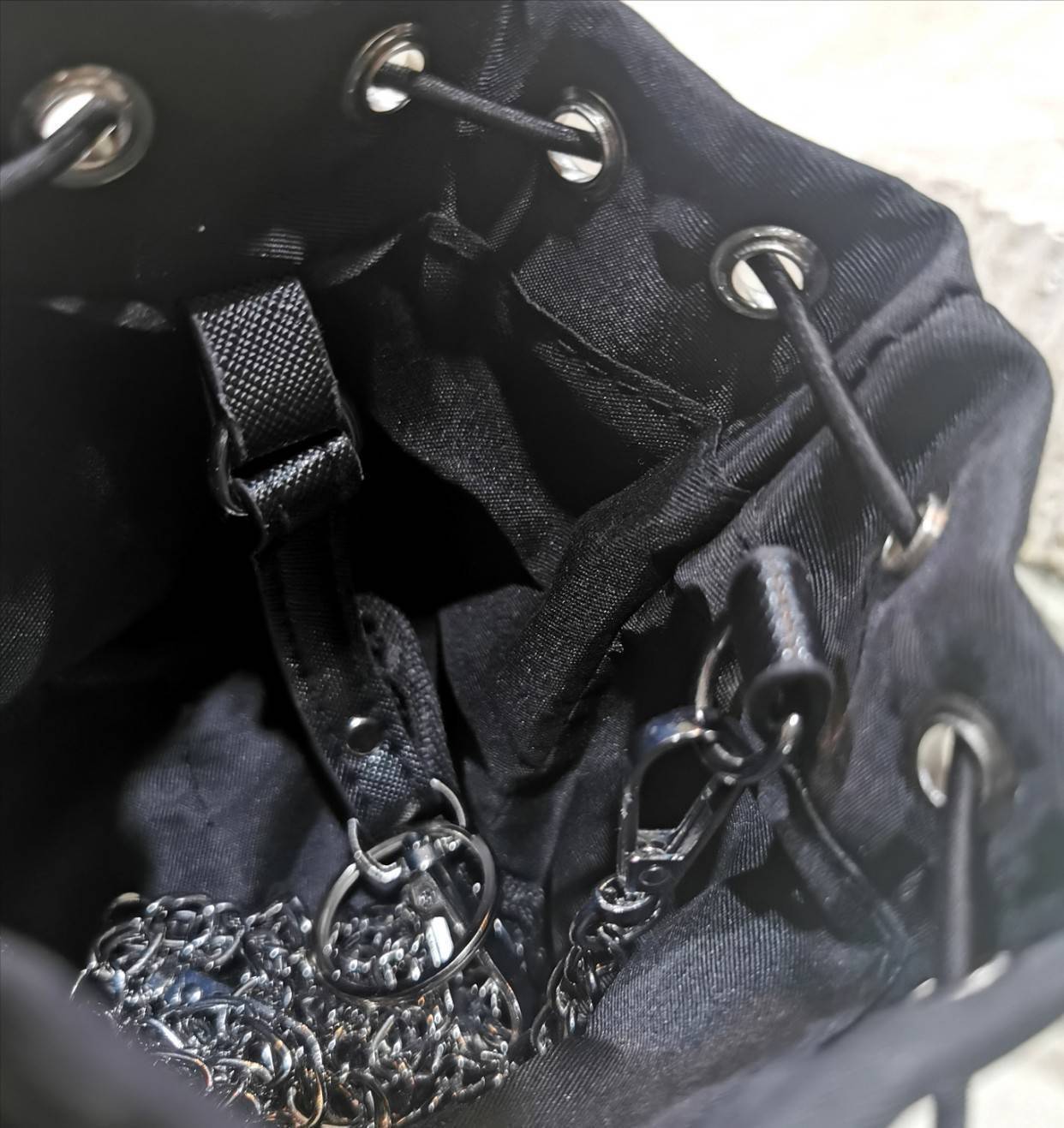 กลับมาตามคำเรียกร้อง Must Have!✴️PRADA MINI DRAWSTRING WITH KEYCHAIN VIP GIFT WITH PURCHASE (GWP) พรีเมี่ยมกิ๊ฟจากต่างประเทศรุ่น Limited "Duty Free" กำลังฮิตสุดๆในเกาหลี วัสดุ Nylon & Polyester 100% ด้านหน้าประดับโลโก้ เปิดปิดแบบ Drawstri