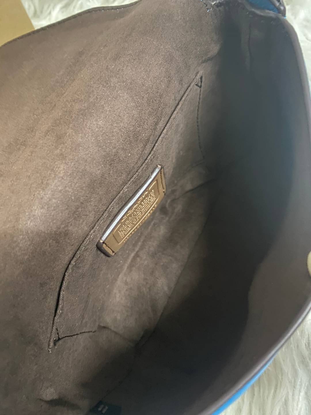 คอลเลคชั่นใหม่ ทั้งสวยทั้งคุณภาพค่ะ😘 COACH KARLEE CROSSBODY BAG 💐พร้อมส่ง ได้ไปไม่ผิดหวังแน่นอนค่ะ! สวยๆแบบคนดังระดับโลกกันค่าา กระเป๋าสะพายแบบครอสบอดี้ร์ หนังแท้นิ่มสวยงามมากๆค่ะ รูปทรงน่ารักกระทัดรัด เปิดปิดกระเป๋าแบบหมุนล็อค ภายในสามารถ