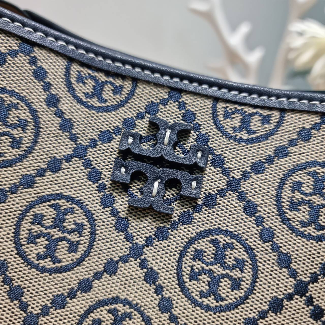 TORY BURCH SMALL T MONOGRAM MCGRAW BUCKET BAG กระเป๋าทรงบัคเก็ตโมโนแกรม เกรดออริ สลับแท้ 1:1 ใช้งานต่างประเทศได้