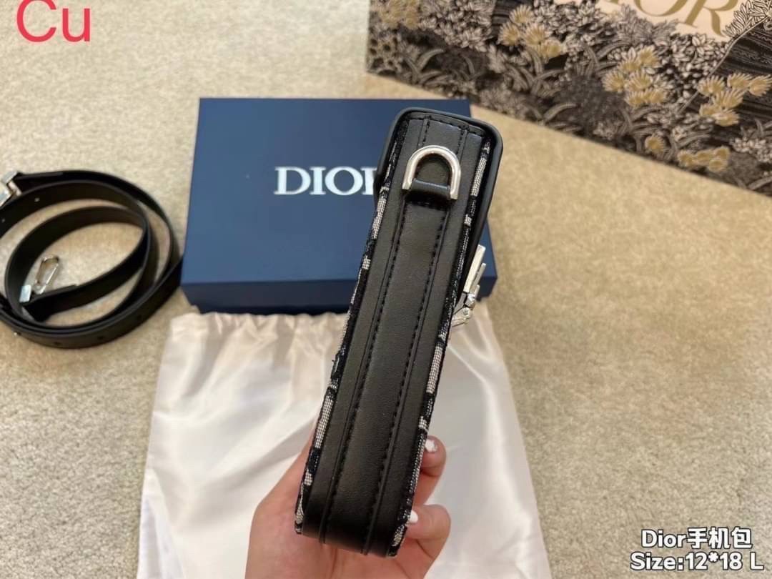 Dior Vertical Pouch | Mens Dior Pouches กระเป๋าสะพายทรงพอชผู้ชาย รุ่นใหม่ ทรงใช้งานง่าย สะดวก กะทัดรัด ภาพถ่ายจากงานขายจริง ใช้งานต่างประเทศได้
