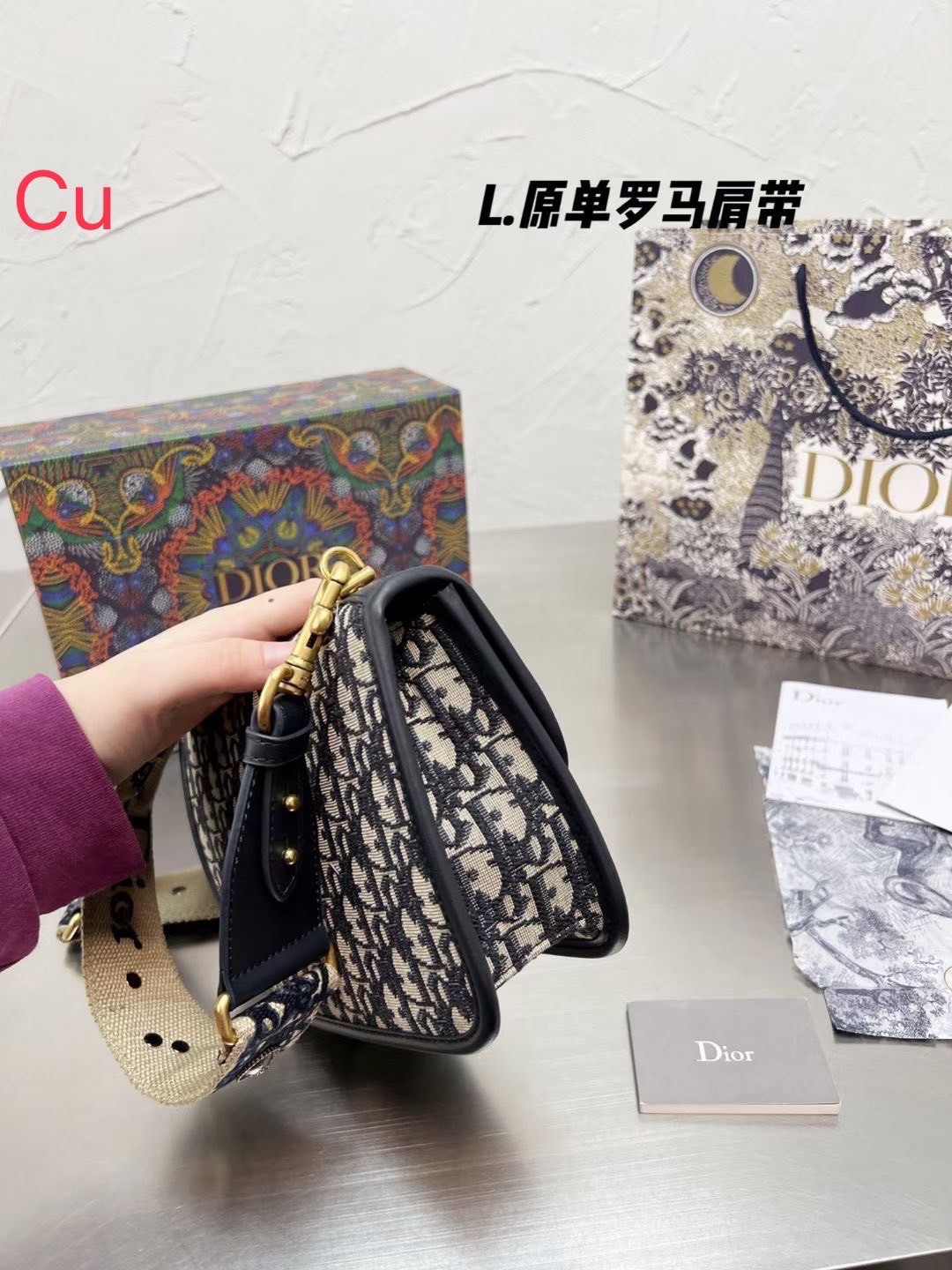 DIOR Oblique Dior Addict Flap Bag / Dioraddict Bag / DIOR BAG พร้อมส่ง กระเป๋าสะพายดีไซน์คลาสสิค สวยผู้ดี โดดเด่นด้วยโลโก้และอะไหล่ตัวล็อคสีทอง มาพร้อมสายสะพายสวยคุ้มมากค่ะ