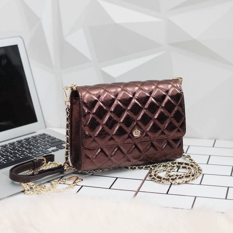 รุ่นขายดีที่สุด ** รอบใหม่ **หนังวัวแท้ สวย นิ่มมากๆค่า และ ปักลายตารางออกมาสวยมาก ** KEEP รุ่น Florence Flat bag ตัวกระเป๋าหนังแท้ นิ่ม-ตึง สุดๆ รุ่นนี้ จะมี 2 ขนาด คือ mini และ classic ไซด์