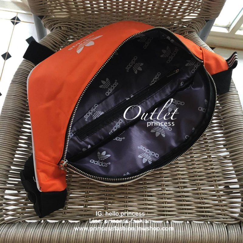 Adidas original waist bag Best seller! กระเป๋าคาดอก/เอว วัสดุ nylon อะไหล่เงิน เปิดปิดด้วยซิป ภายในกว้าง ใส่กระเป๋าสตางค์ยาวได้ สายสะพายยาวปรับ freesize ค่ะ