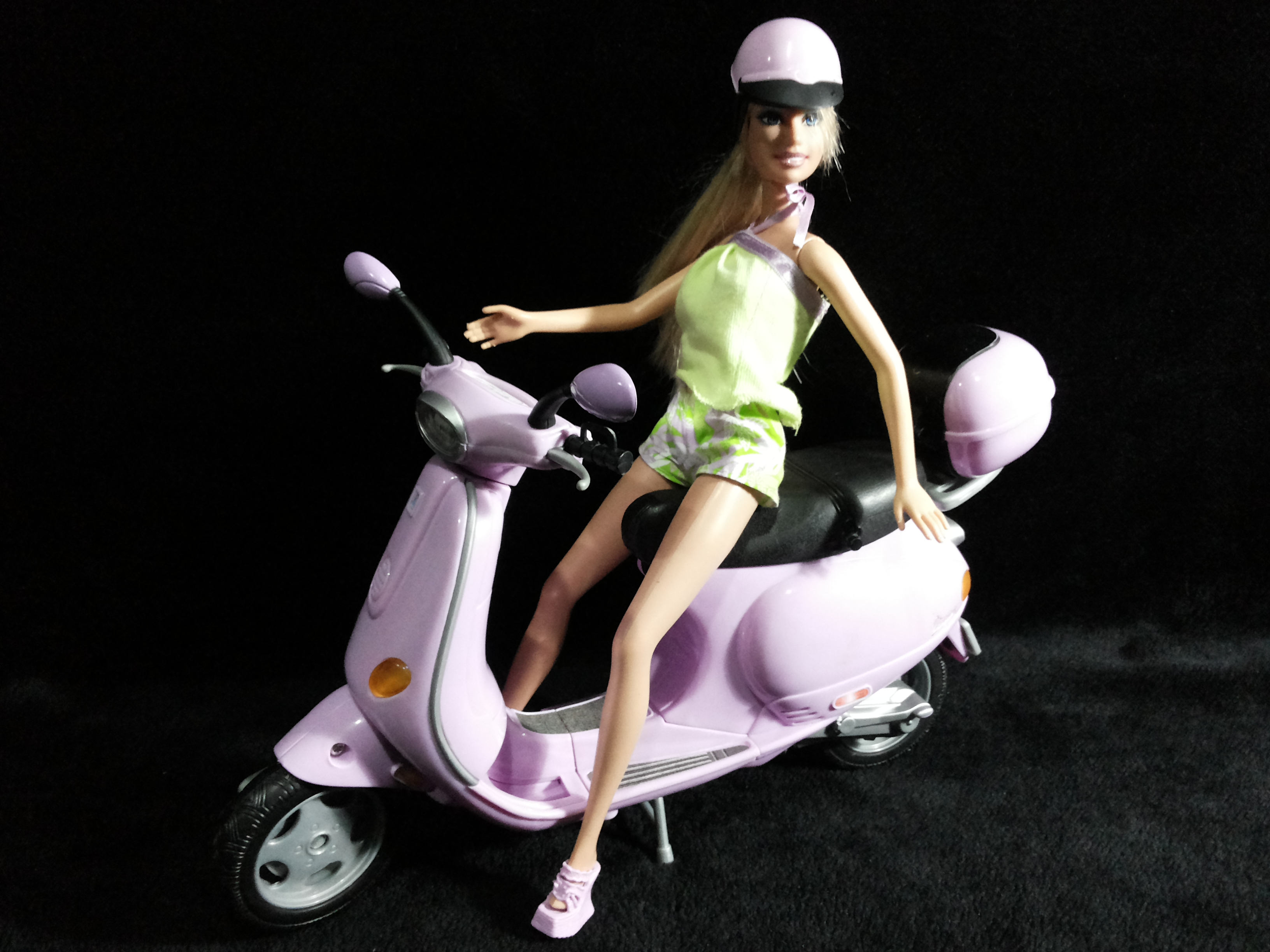 Barbie Surf's-Up Vespa ตุ๊กตาบาร์บี้แท้มือสองสภาพดีมากๆ