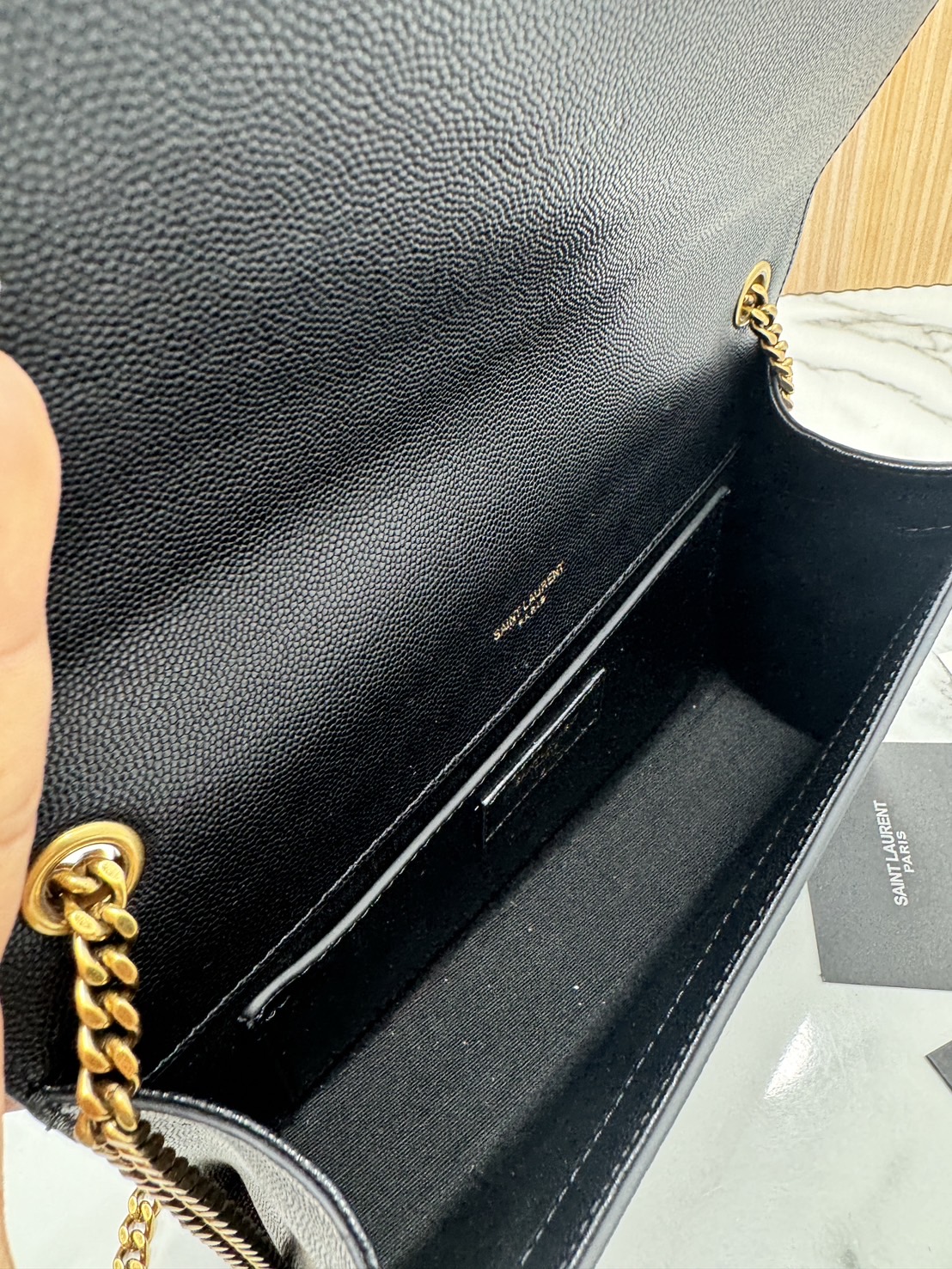 ORI หนังแท้ | YSL KATE MEDIUM BAG / YSL Woc Bag กระเป๋าสะพายทรง woc เรียบหรูดูแพงที่แท้จริง งานหนังเต็มใบโดดเด่นด้วยโลโก้แบรนด์สุดหรู รุ่นฮิตลอดกาลดูดีมีระดับ