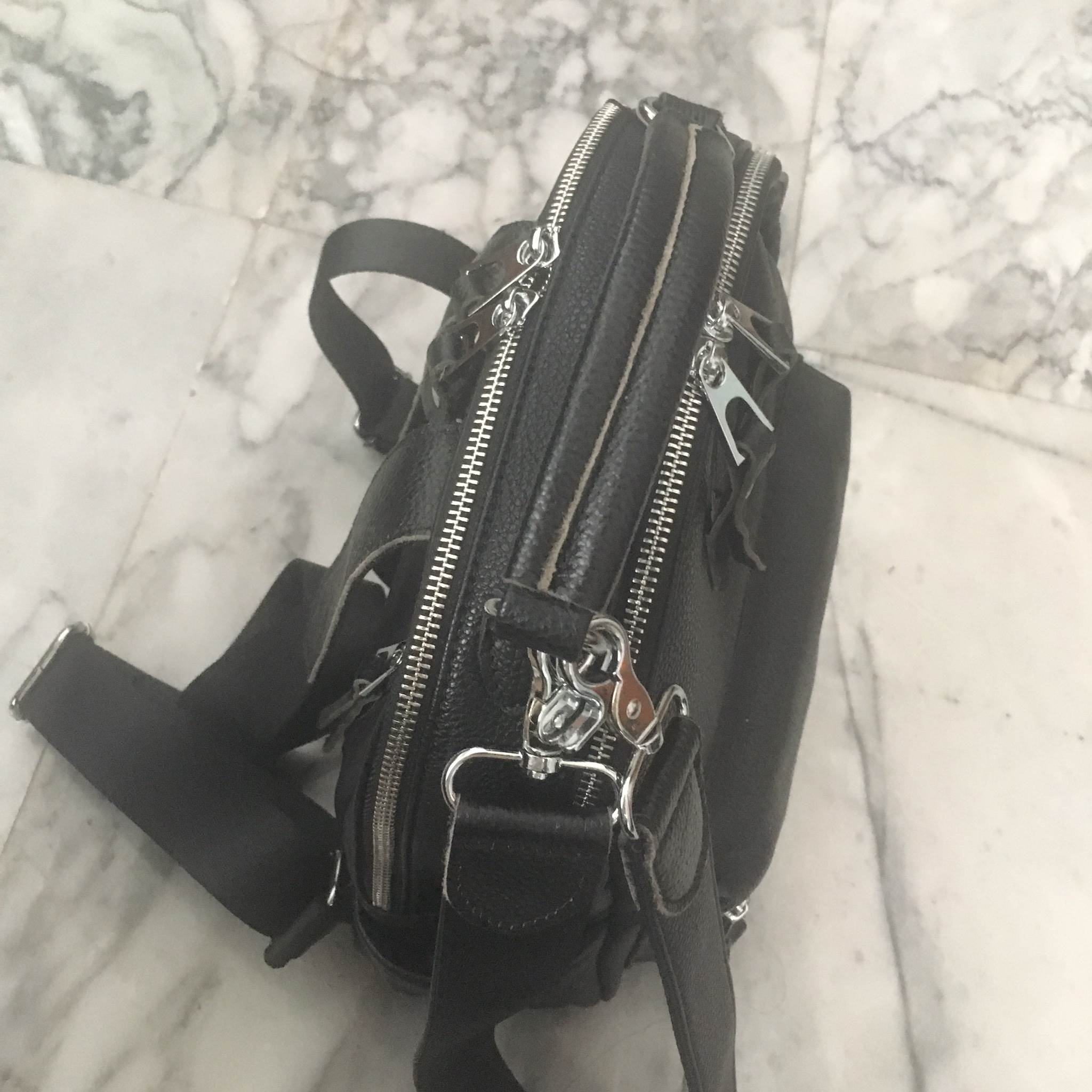 กระเป๋าเป้หนัง!!! ทรงน่ารักมากๆๆๆ จากแบรนด์ KEEP รุ่น allstar backpack ใบนี้ มีสายสั้นหนังสำหรับสะพายไหล่ให้ด้วยคะ