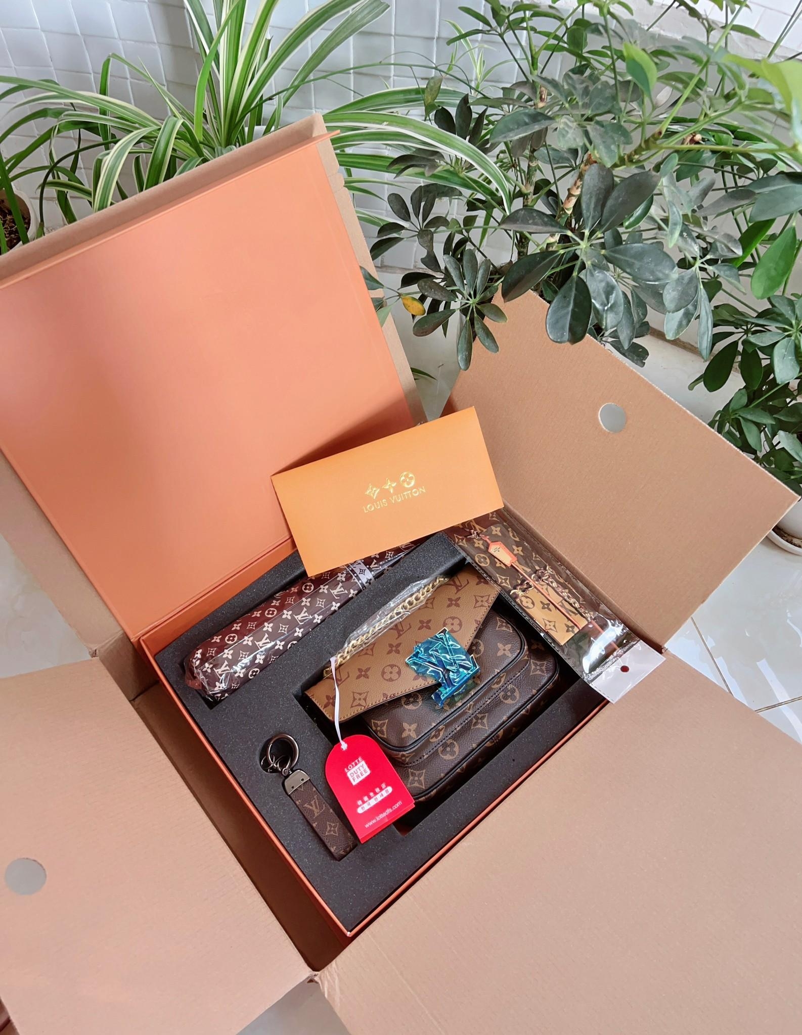 LV Passy Monogram Canvas Bag เซ็ทกระเป๋า พร้อมร่ม และพวงกุญแจ คุ้มที่สุด สินค้ามีจำนวนจำกัด เกรดวีไอพี ไฮเอน