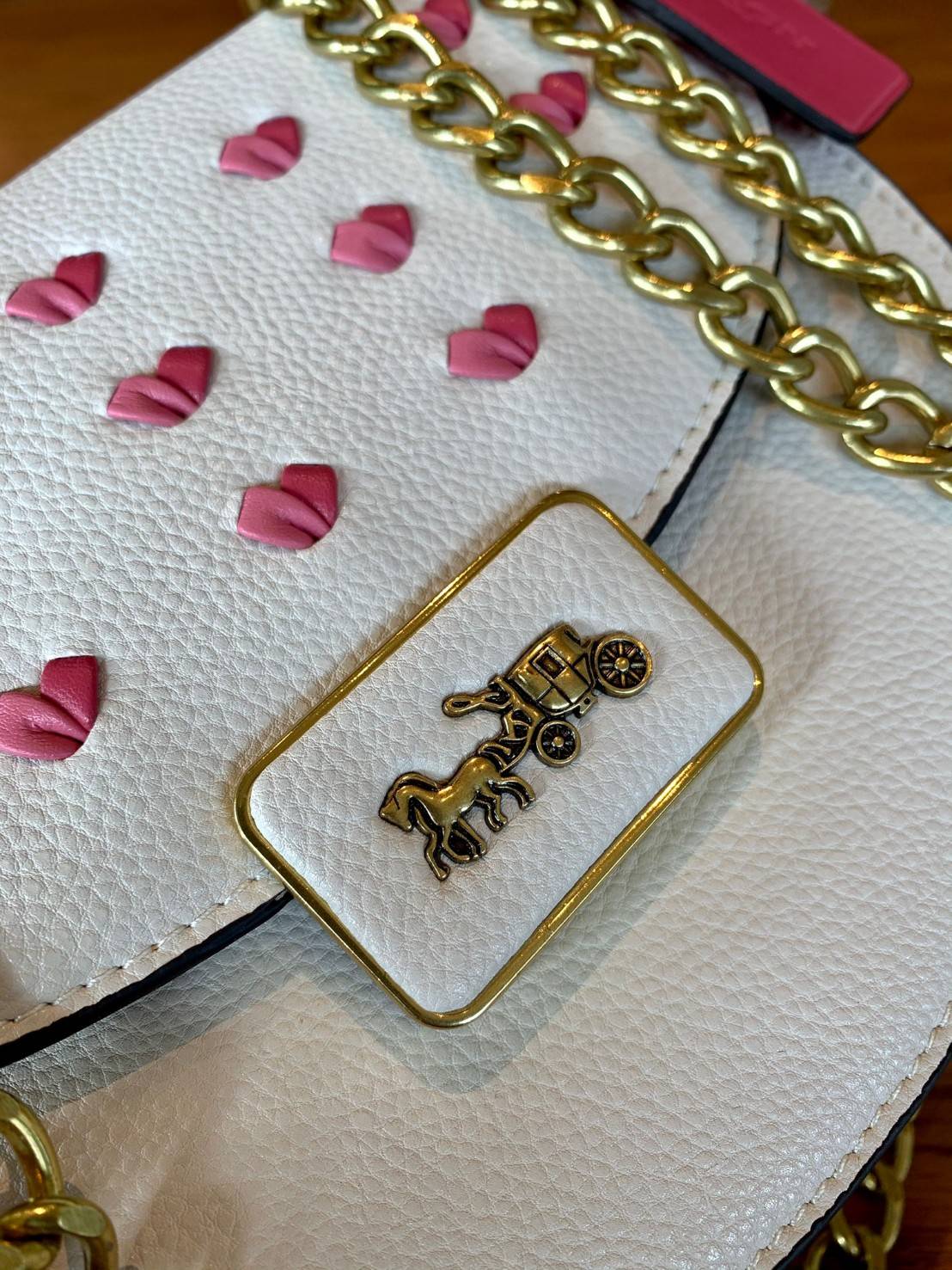 COACH ALIE SADDLE BAG JACQUARD IN SIGNATURE ((C4694//C3464)) พร้อมส่งที่ไทย รุ่นใหม่ล่าสุดค่ะ! กระเป๋าสะพายข้าง//ครอสบอดี้ร์//หรือทบสายคู่สะพายไหล่ได้ค่ะ วัสดุJacquard+หนังแท้ ได้สวยงามลงตัวมากๆ เปิดปิดกระเป๋าแบบกดล็อค มีอะไหล่โลโก้แบรนด์โดดเด่นปนคลาสสิค