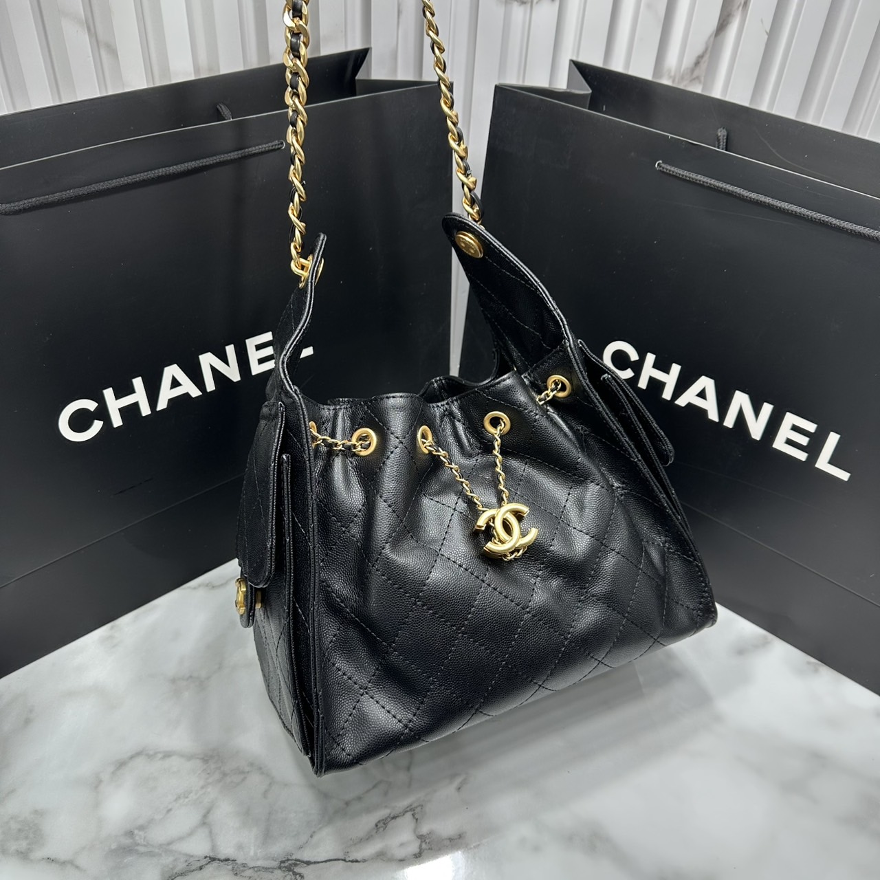 ORI หนังแท้ | 25cm CHANEL 25 Small Handbag Spring-Summer 2025 กระเป๋าสะพายรุ่นใหม่สุดฮอตแห่งปี หนังแท้ลายเกรน ที่สุดแห่งความไอคอนิก มาพร้อมใบเล็ก อะไหล่สีทองสวยหรู