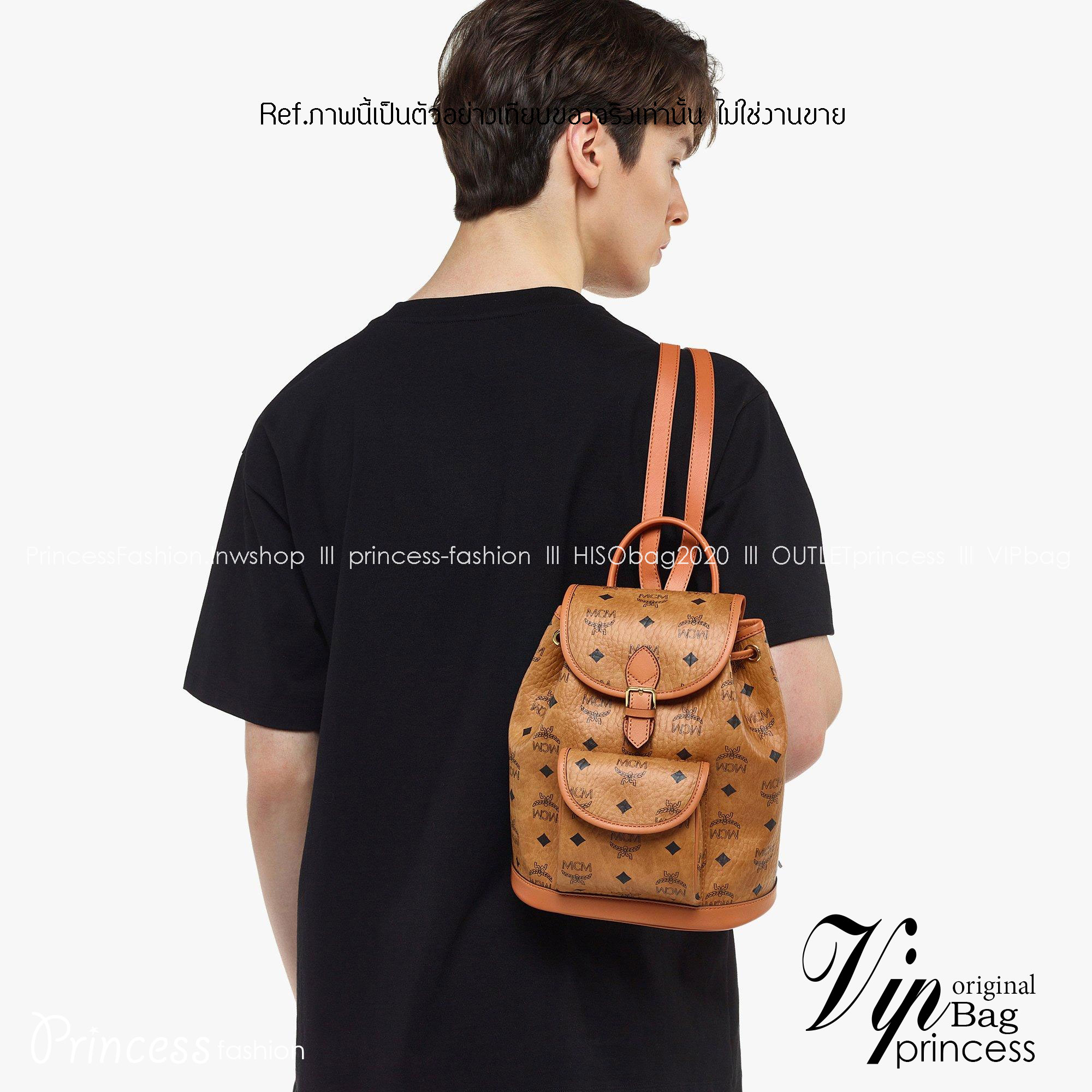 M.C.M AREN VISETOS BACKPACK / M.C.M Aren Drawstring Backpack in Visetos กระเป๋าเป้ทรงบัคเกตที่ทันสมัยคลาสสิคสวยมากๆ หนังแคนวาสอย่างดี ลายหนังสวยอีกหนึ่งรุ่นที่สาวๆควรมีติดตัว 🧡เกรดท็อปออริ เทียบแท้ 1:1 เกรดดีสุด ใช้งานต่างประเทศได้