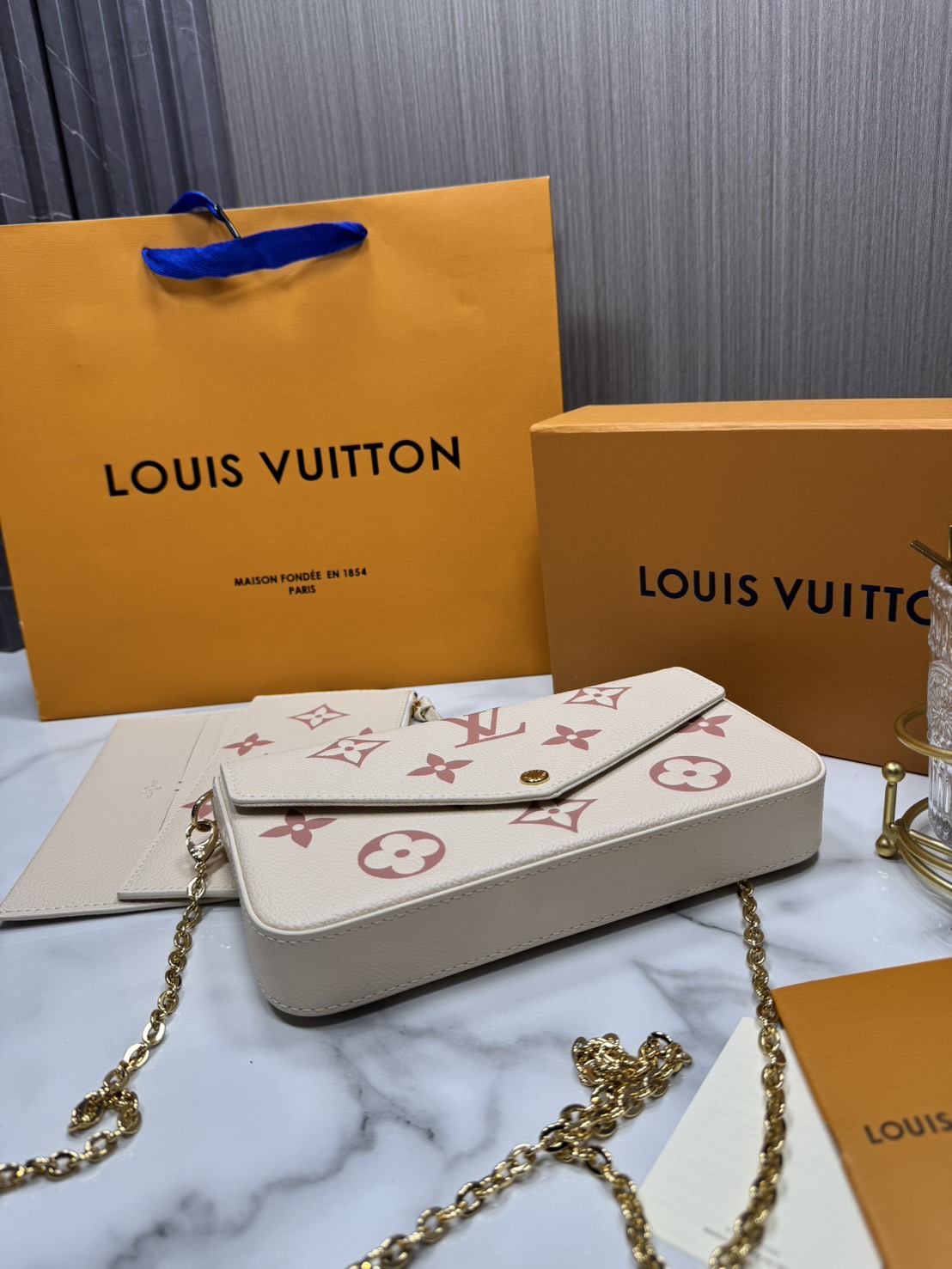 OP ORI หนังแท้ | LV Felicie Pochette bag in soft Monogram Empreinte leather กระเป๋าสะพายทรงพอชขนาดกะทัดรัด หนัง Monogram Empreinte เนื้อนุ่มประทับลาย Monogram สุดไอคอนิก