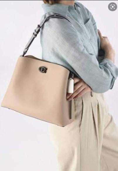 COACH WILLOW SHOULDER BAG ((C2745//C2590//C2621)) พร้อมส่งที่ไทย รุ่นแนะนำค่ะ🔥🔥 🔺กระเป๋าหิ้ว//คล้องไหล่//สะพายข้าง สุดคุ้ม! หนังแท้ชั้นดี ได้ไปหลงรักแน่นอนค่ะ หนังสวยมากๆ😘 🔺ตัวกระเป๋าแบ่งเป็นสองช่องหลัก ด้านนึงเป็นแ