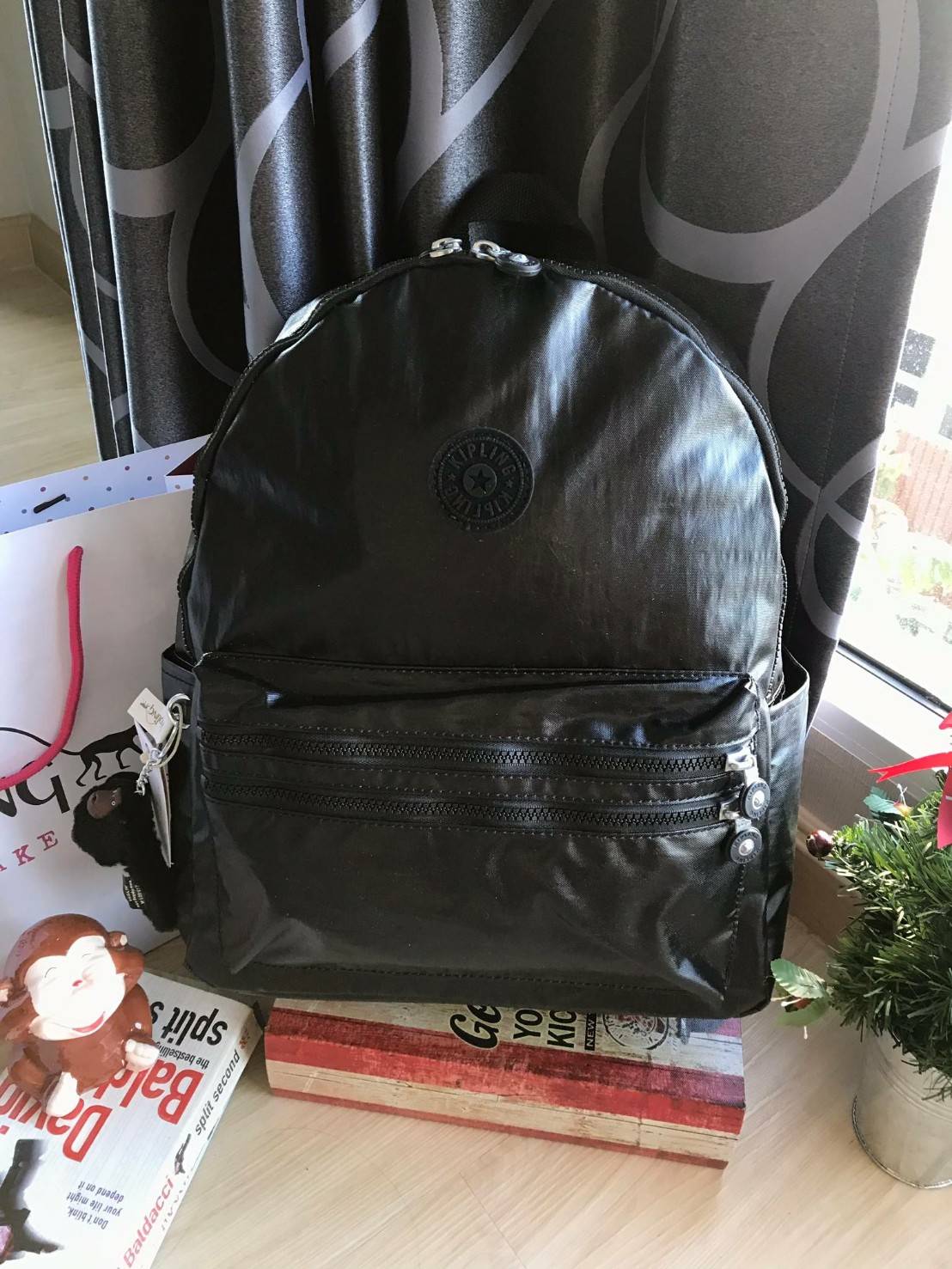 KIPLING LARGE BACKPACK WITH DOUBLE ZIPSกระเป๋าเป้จากคอลเลคชั่น Mayday วัสดุ Nylon & Polyester 100% น้ำหนักเบา ใส่ของได้เยอะแบบไร้กังวล เปิดปิดด้วยซิปคู่ ด้านหน้ามี2ช่องซิปใส่ของจุกจิกที่ต้องหยิบใช้บ่อย ใบใหญ่กับราคาเบาๆเลยคร้า!!