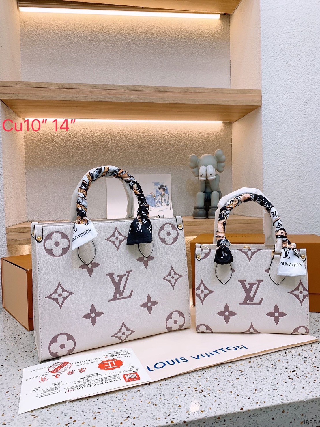 พร้อมส่ง 2 ไซส์ 3 สี 💖💖 LV OnTheGo Leather Handbag / LV Tote Crossbody Bag กระเป๋าทรงโท้ทเวอร์ชั่นดั้งเดิม งานหนังเต็มใบ ปั้มโลโก้เป็นเอกลักษณ์
