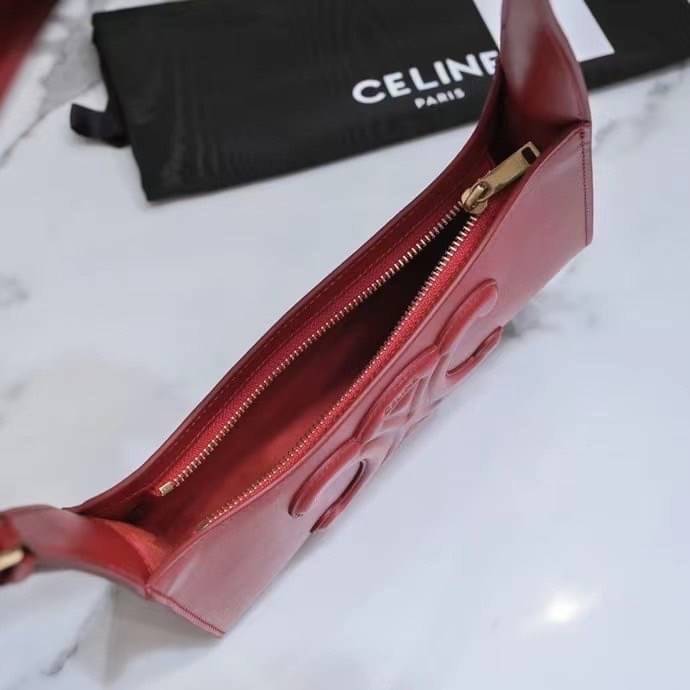 หนังแท้ CELINE SHOULDER BAG CUIR TRIOMPHE IN SMOOTH CALFSKIN ภาพสินค้าถ่ายจากงานขายจริง ใช้งานต่างประเทศได้
