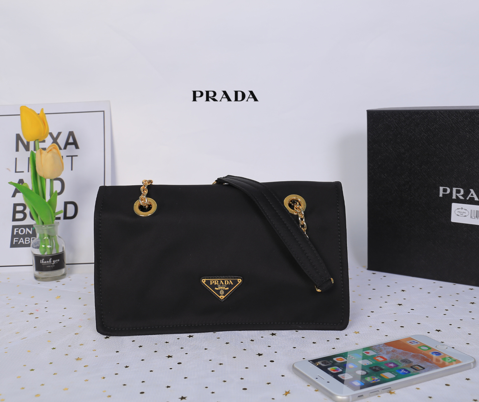 Prada Logo Shoulder bag / Prada Tessuto Nylon Chain Flap Bag กระเป๋าสะพายไหล่ หรือดึงเป็นสายยาวสะพายเป็น Crossbody เหมาะกับสาวๆสุดแซ่บมากๆๆเลยค่ะ วัสดุทำจากผ้าไนล่อน อะไหล่ทองทั้งใบ เปิด-ปิดด้วยกระดุมแม่เหล็ก ด้านหน้าประดับโลโก้แบรนด์ ด้านในแบ่งเป็น 1 ช่อ